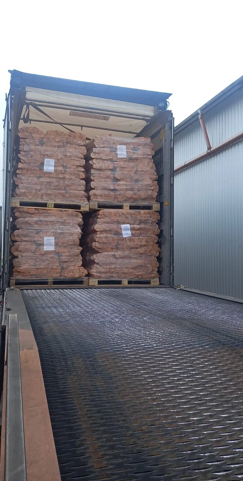 Wholesale Supplier of Alder, Birch, Oak, Hornbeam, Ash, Beech Kiln Dried Firewood in 22L Mesh Bags | Bulk Quantity for Sale