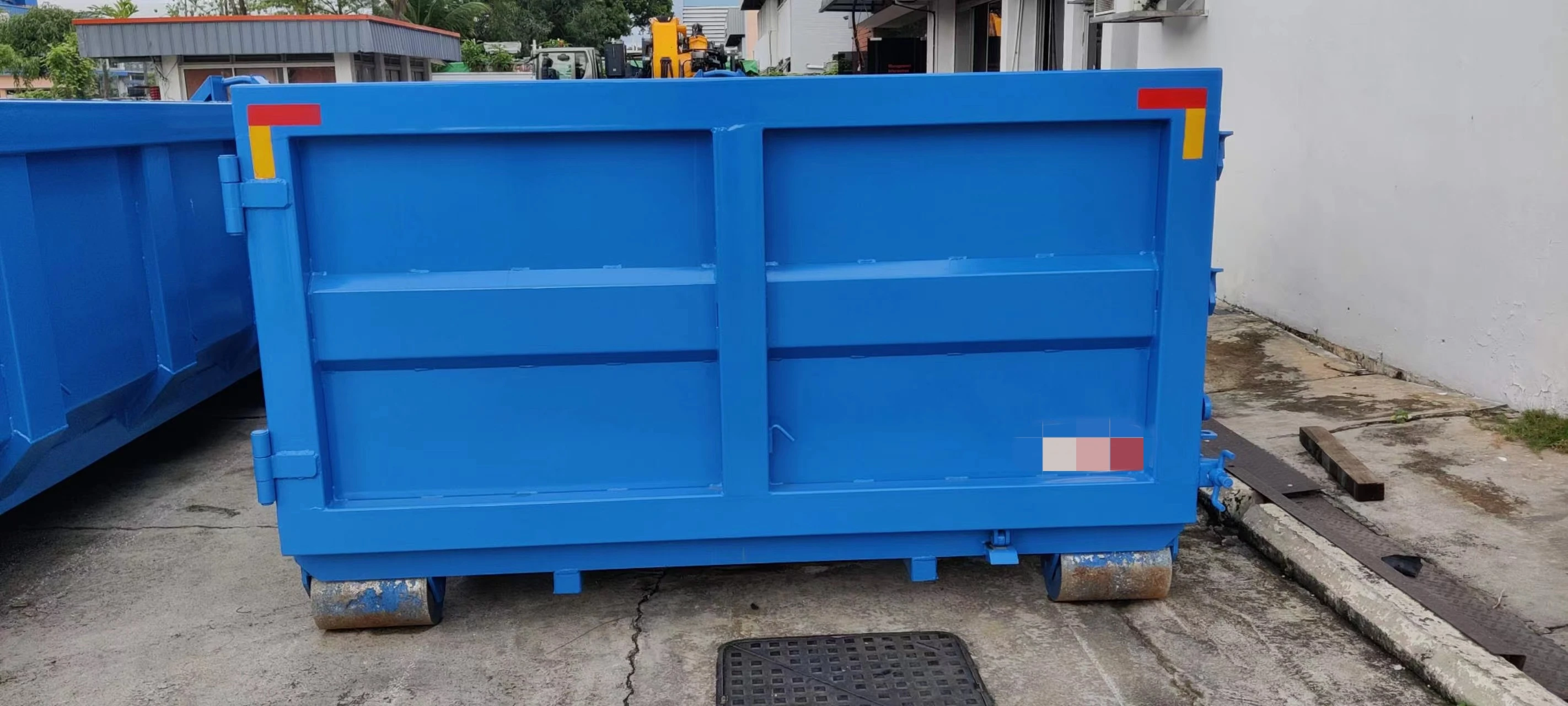Singapore skip container garbage  bin waste sorting and recycling hook lift bin