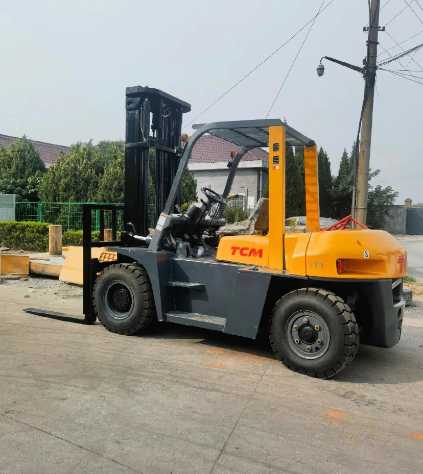 Second hand TCM 7ton forklift good condition for sale made in Japan Isuzu engine White Orange Transporting Used TCM forklifts