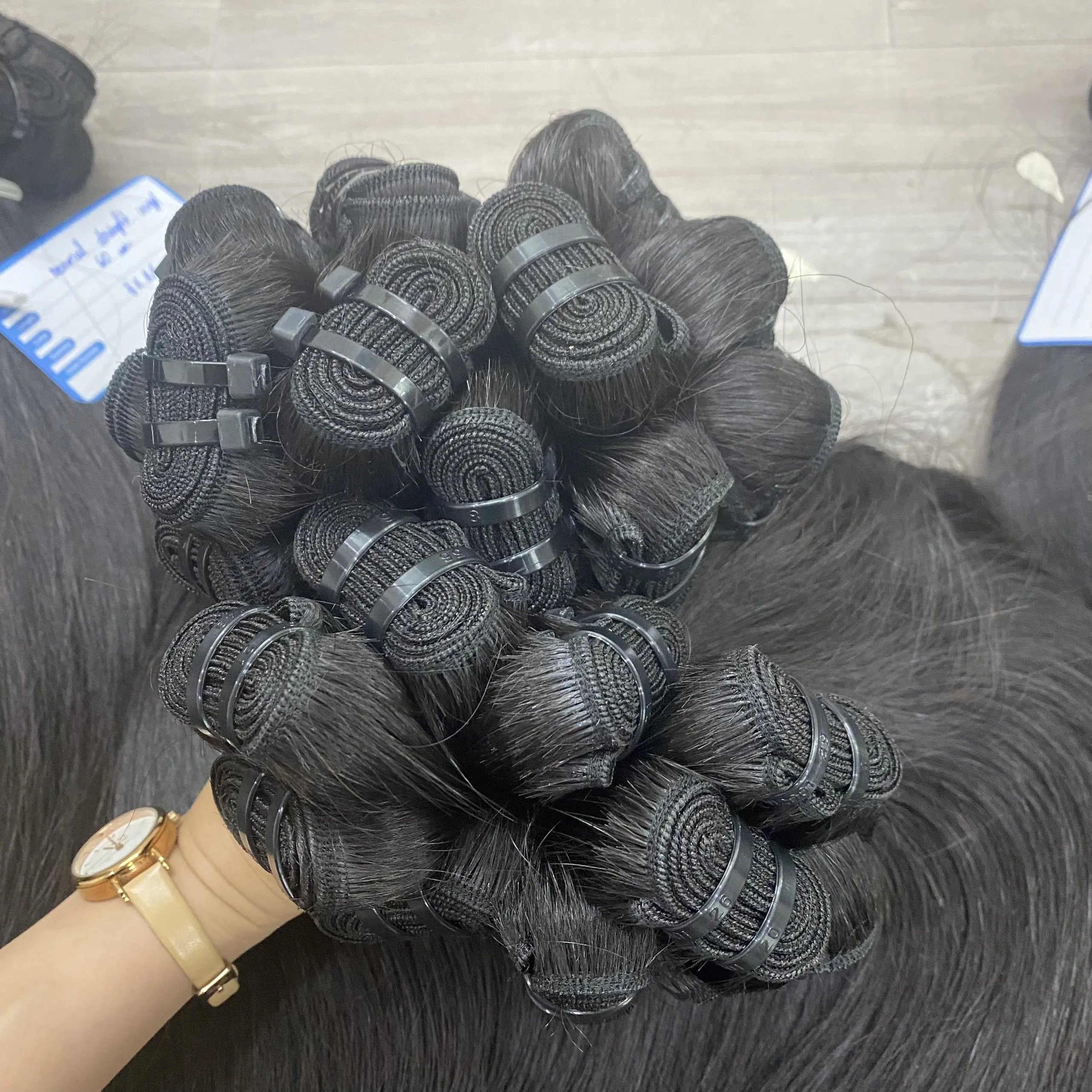 hot selling factory wholesale price no tangle no shedding remy human hair vietnamese raw hair color