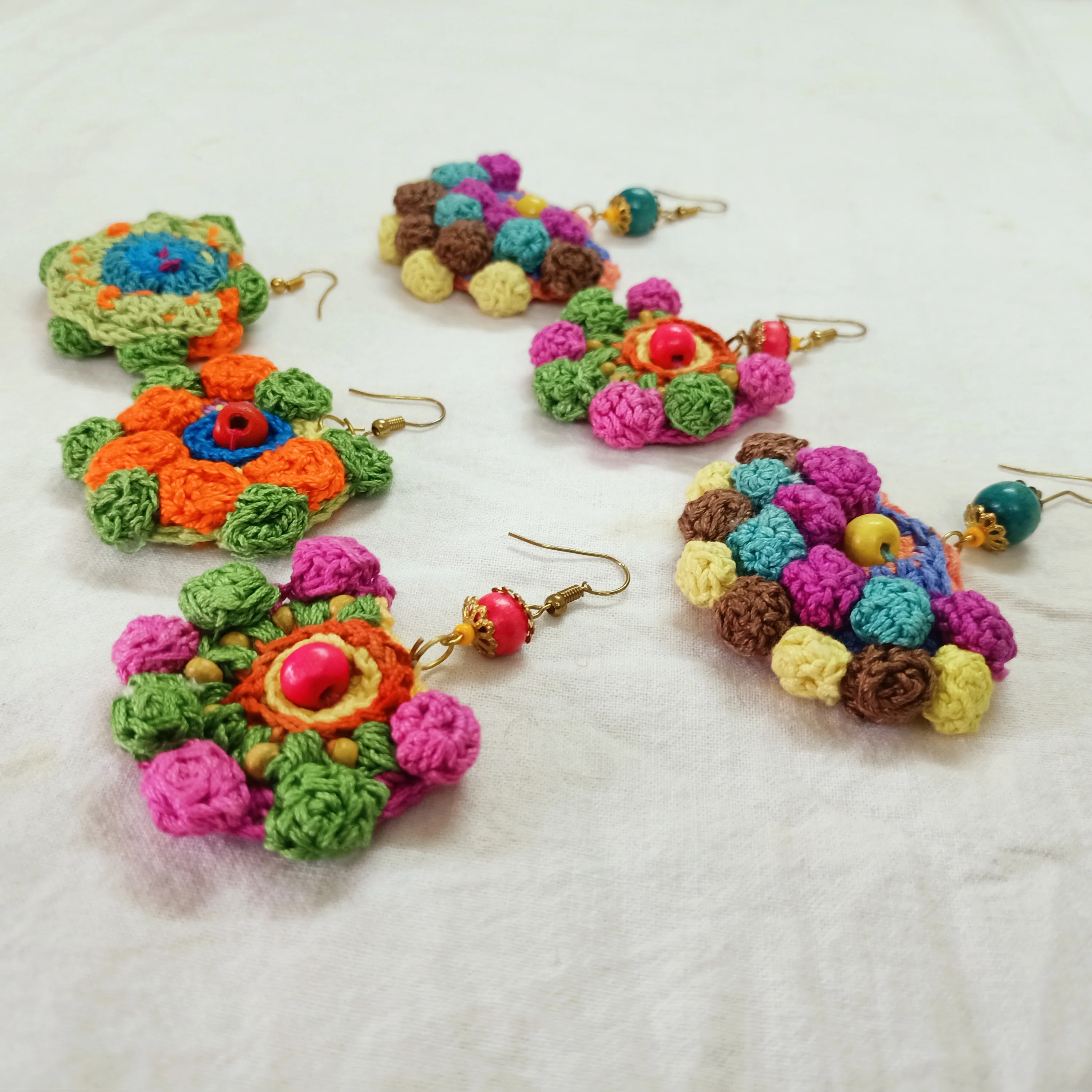 Изготовленные на заказ Разноцветные Вязаные серьги ручной работы в разных цветах идеально подходят для дизайнеров ювелирных изделий