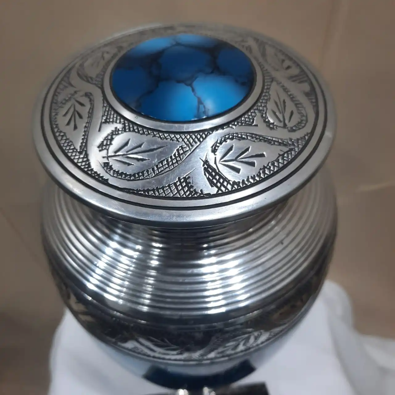 Металлическая урна для кремации ручной работы классический дизайн улучшенный с отделкой из полной эмали