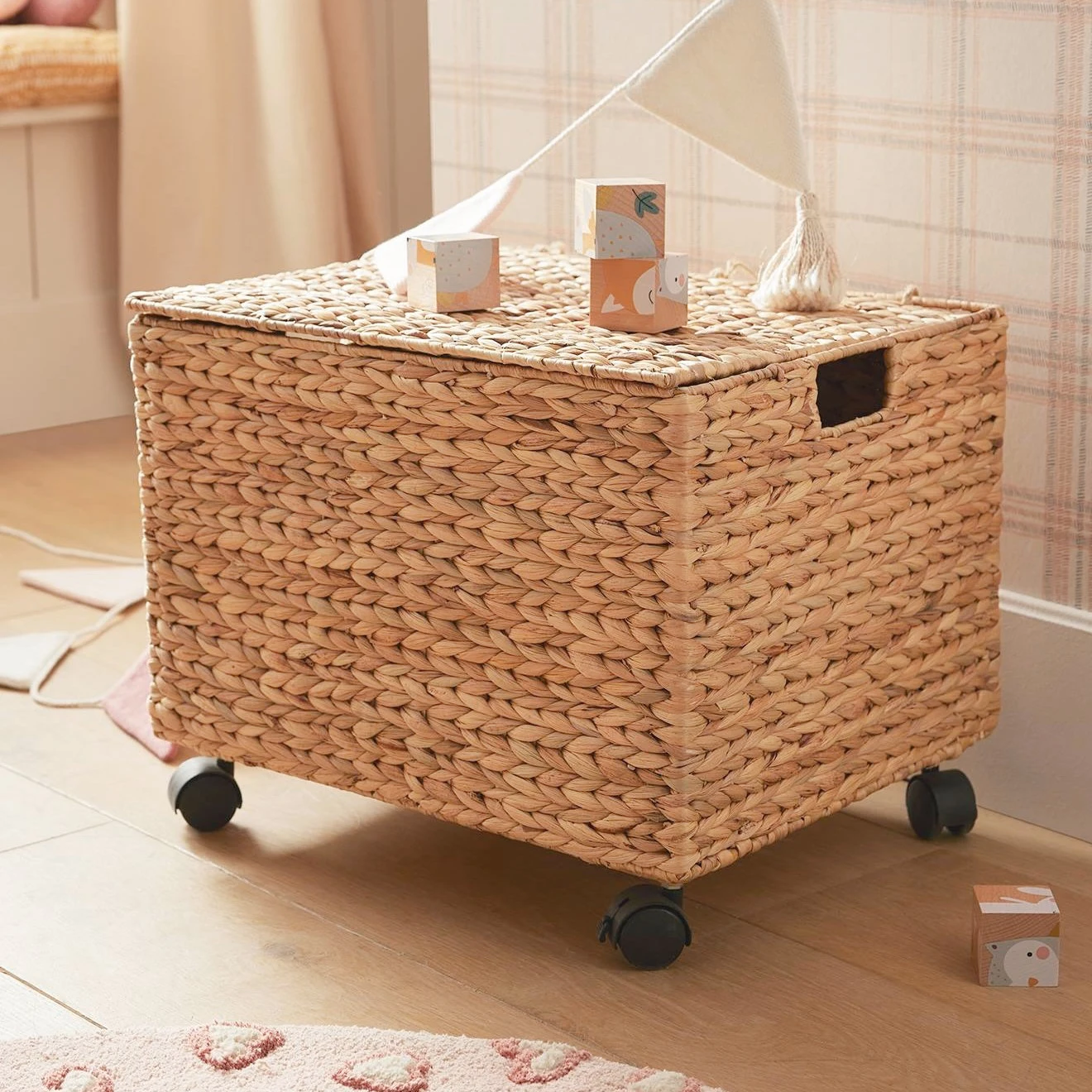 Handcrafted decorative chest bedroom beautiful wardrobe trunks for girl water hyacinth storage trunk