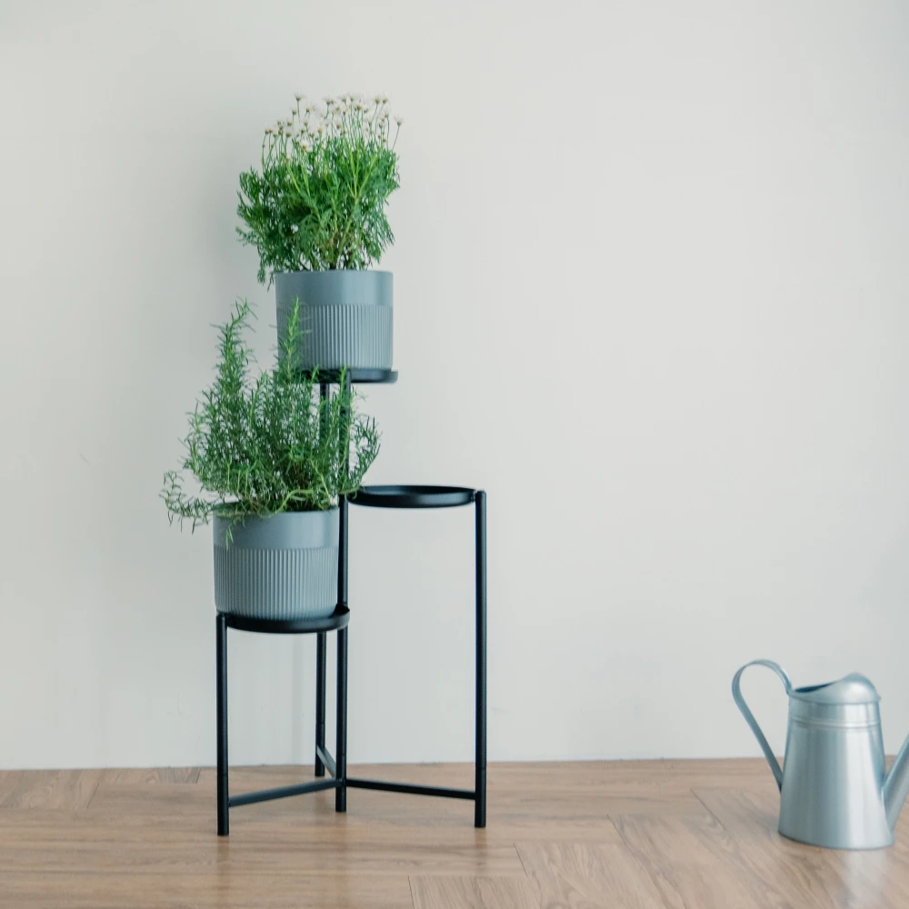 Home storage 3-Tier Home Balcony Decor Metal Plant Stand with Powder Coating Functional Steel Flower Pot Shelf Rack Indoor Use Garden Patio