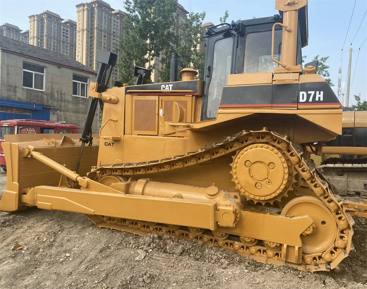 caterpillar brand crawler dozer used d7h d7r d8r bulldozer from Japan for construction with ripper or winch