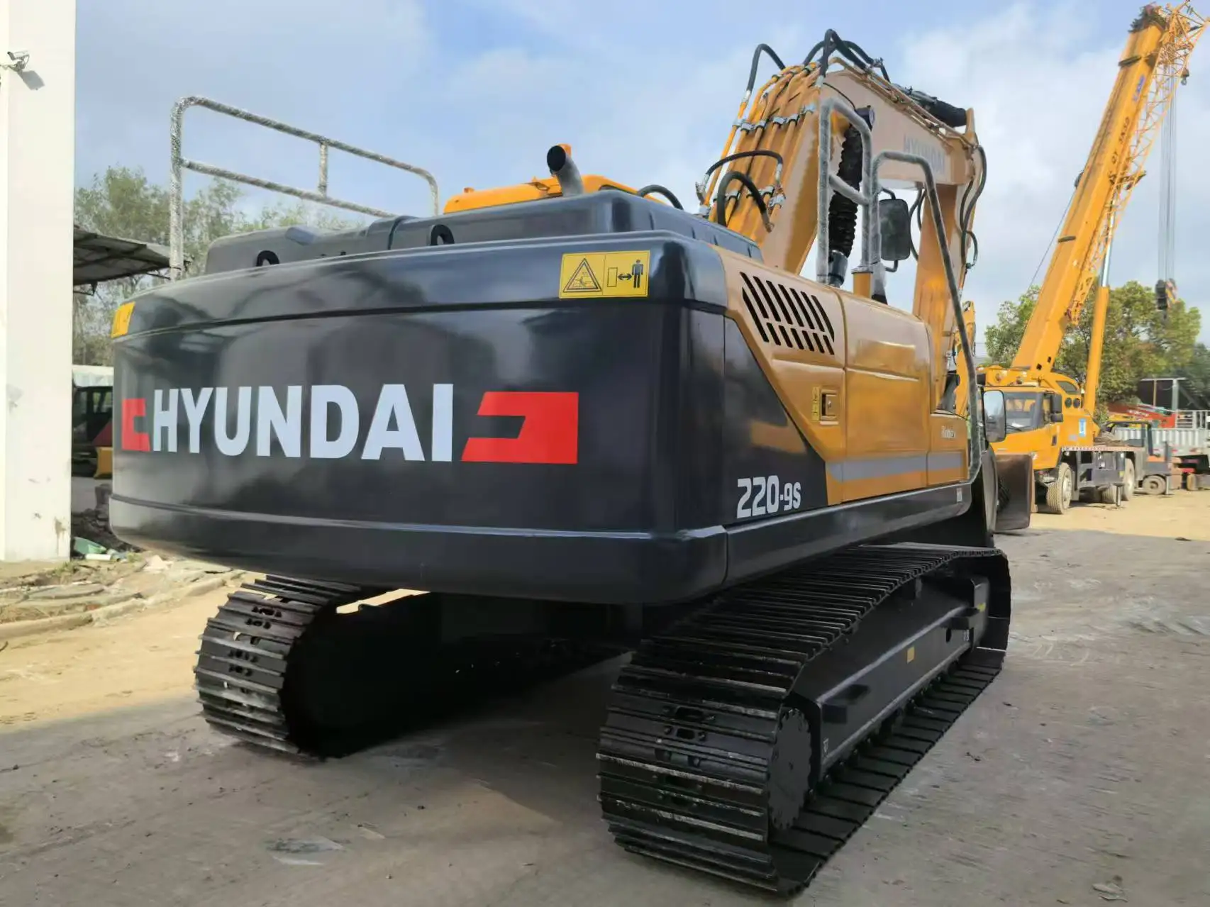 Used Hyundai R220LC-9S Excavator 22 TON Original Korean Construction Machinery High Quality and Ready Shipping