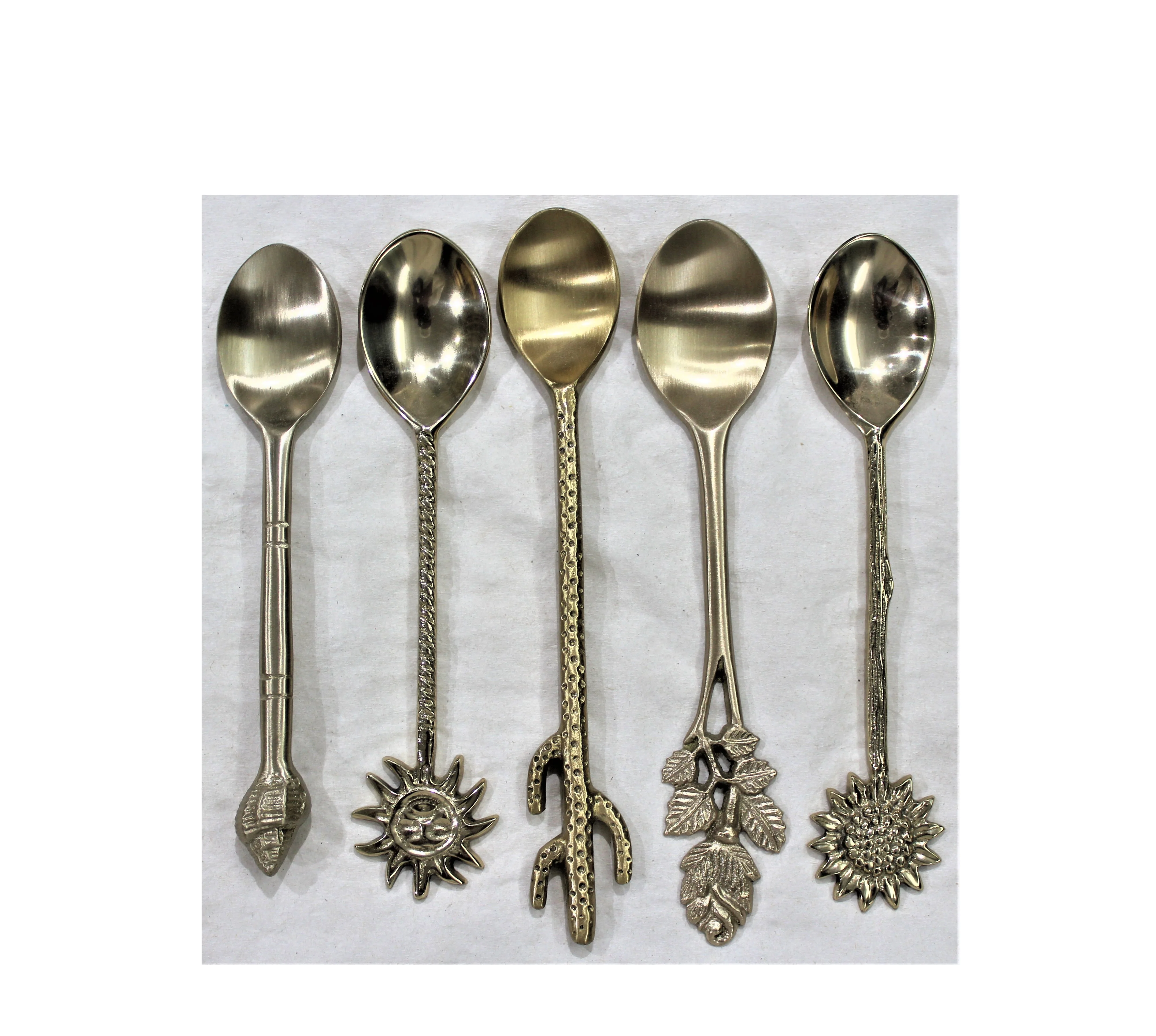Handmade And Decorative Design Golden Colored Spoon With Attractive Shaped Head Handle Spoon Set