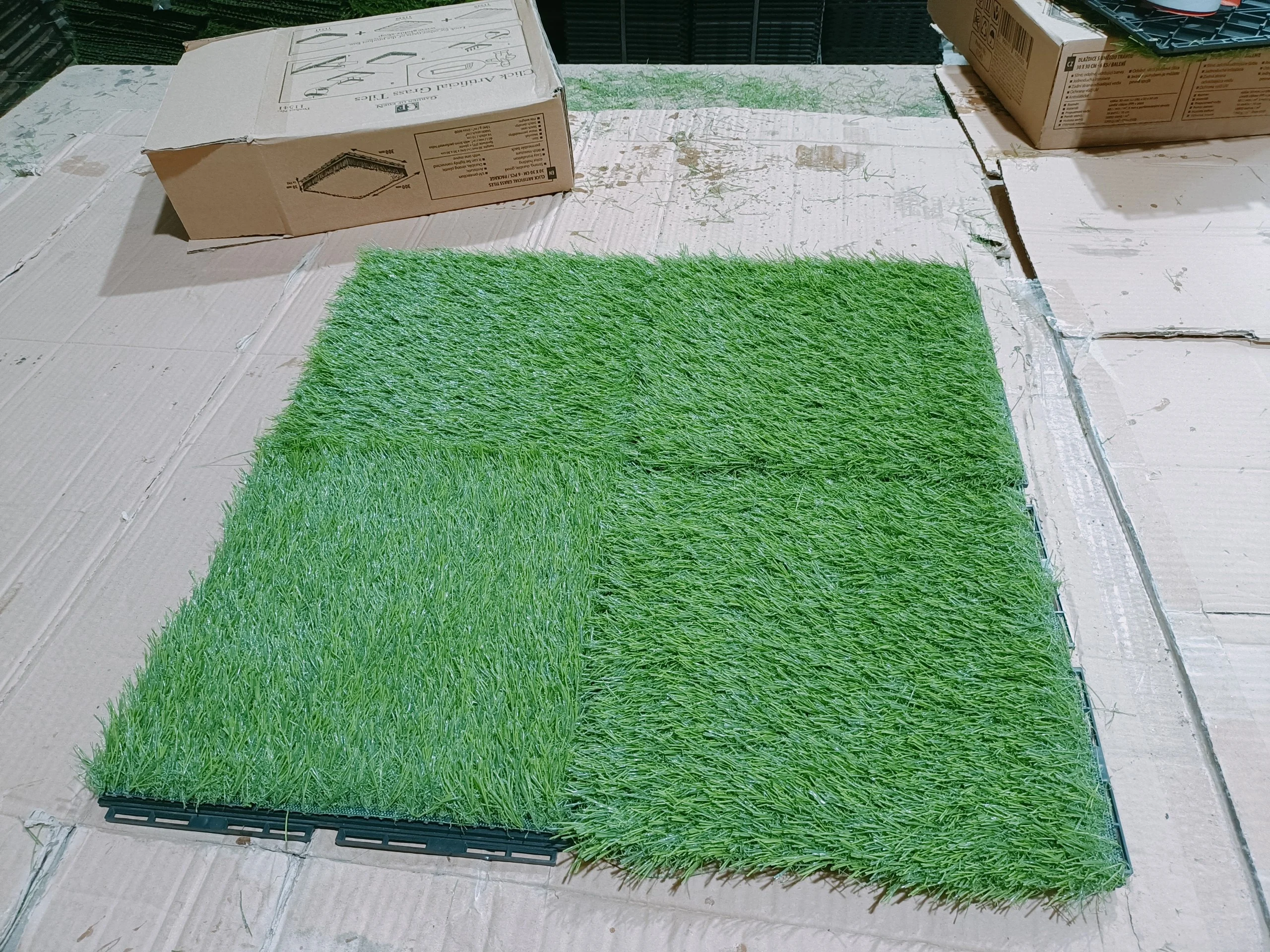 ARTIFICIAL GRASS TILE FOR GARDENING/BALCONY WITH CHEAP PRICE