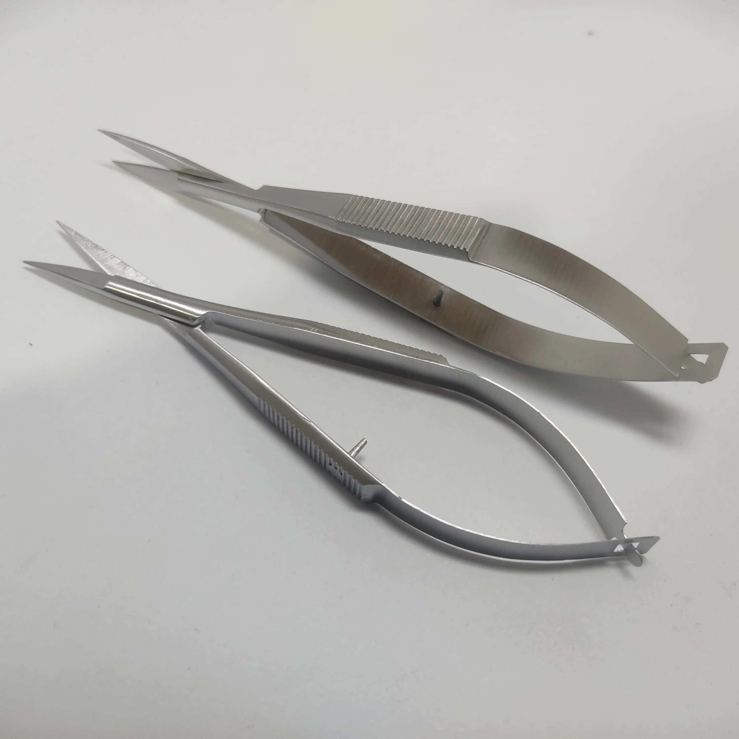 Stainless Steel Spring Scissor Eyebrow Trimming Scissor Curved Tip Thread Scissor for Ear Nose