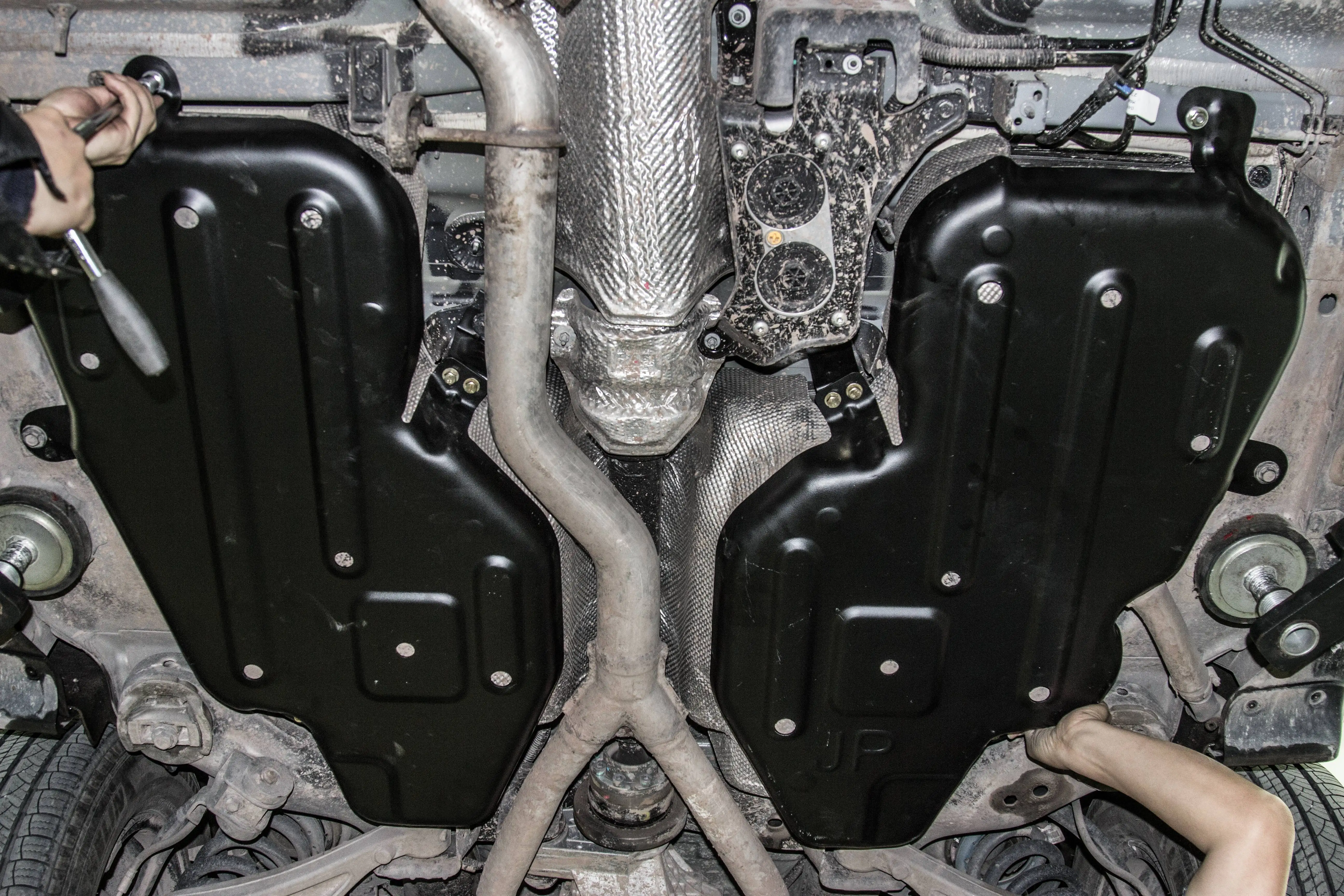 Factory direct sale Jeep Grand Cherokee Skid Plate Engine Guard plate Transmission underbody Protection Armour