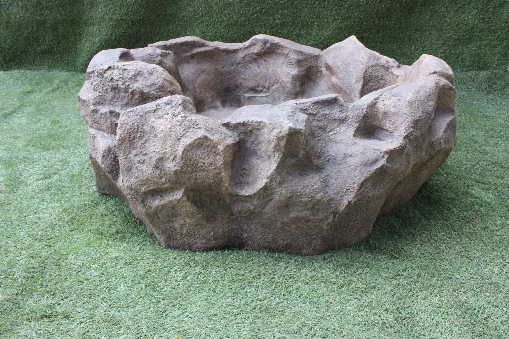 Direct Factory Prices Round Pond Small with Fiberglass Material Made Natural Look Pond For Sale By Indian Exporters