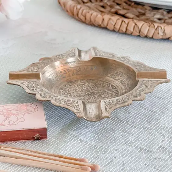 Exclusive Quality Ashtray Lightweight Brass Adults Smoking Dust Collectable Tray Metal Ashtrays For Table decoration