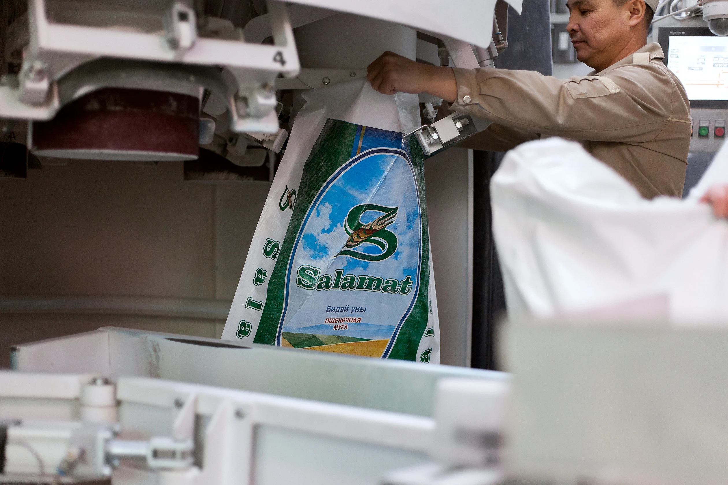 Пшеничная мука первого сорта «Саламат» продукт Казахстана упакован в пакеты 25 кг оптовые цены Горячая Распродажа пшеничной муки