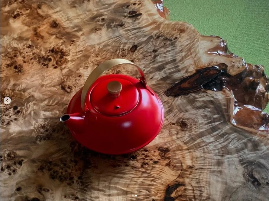 Japan Teapot Premium Coffee Accessories 320g Stainless Steel Red Teapot With Filter And Lid