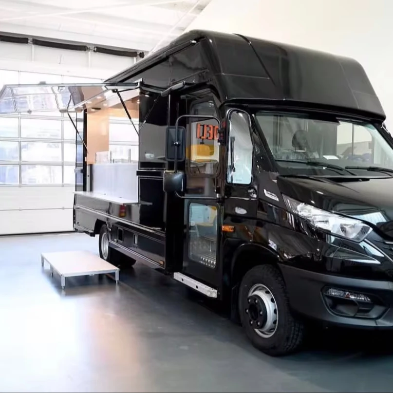 Customized Fully Equipped Outdoor Kitchen Food Truck Street Mobile Food Cart