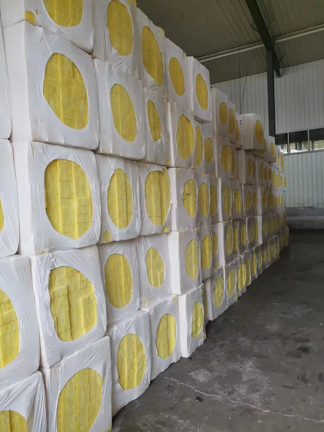 Energy Saving High Quality Thinner One Side Aluminum Foil Veneer Glass Wool Board For Wall Roof Floor Insulation