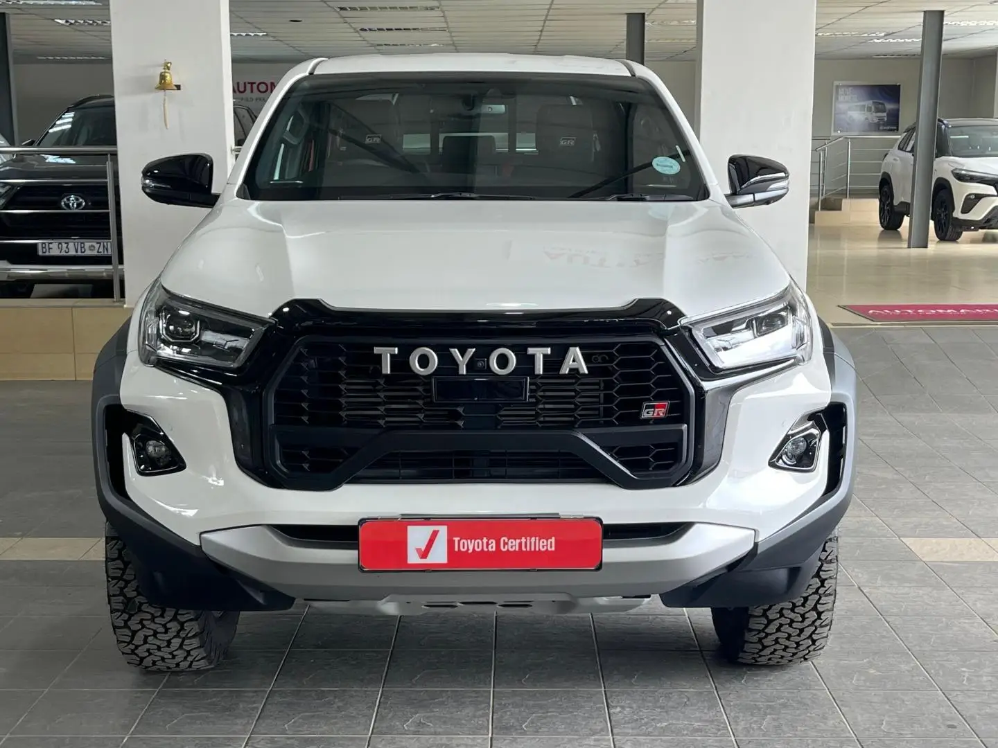 Подержанный 2019-2024 Toyota Hilux двойная кабина б/у механическая коробка передач газовое топливо 8л металлический багажник на крышу тканевые сиденья AWD RHD