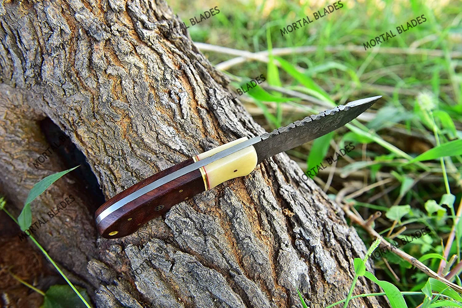 Damascus Steel Fixed Blade Hunting Knife with Leather Sheath Multipurpose Outdoor Knife with Rosewood Handle for Camping