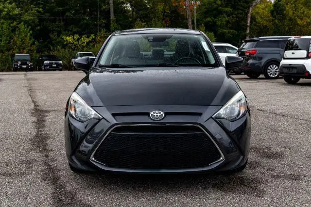 Подержанный 2016 Toyota Ya-ris седан
