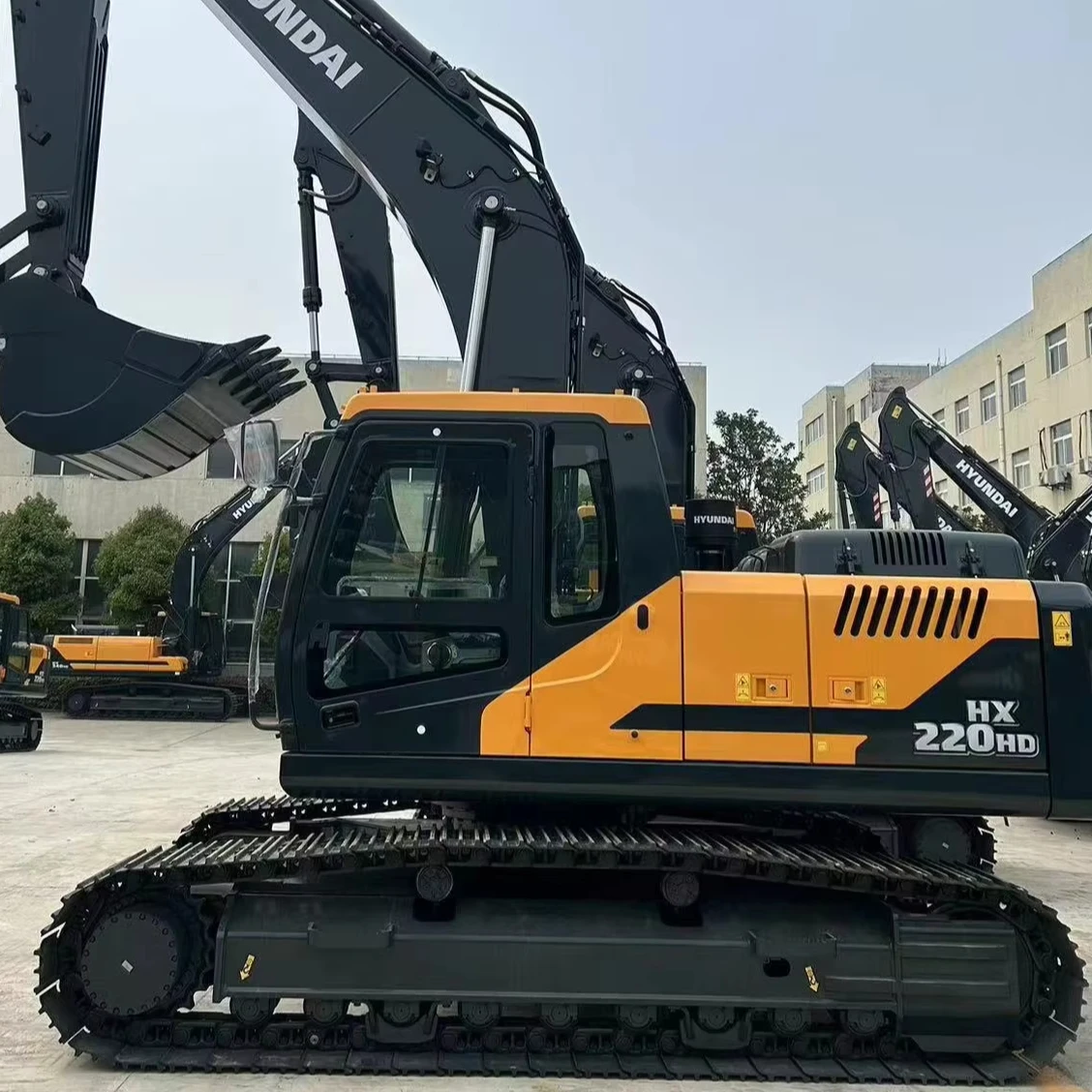 2024 NEW Hyundai HX220 excavator Factory Direct 22 ton best price for real buyers ready for IMMEDIATE shipment HX 220