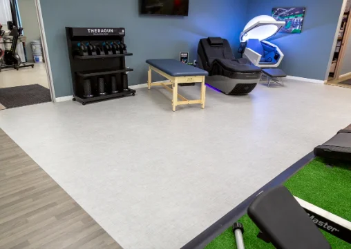 Гетерогенный винил высокое качество ПВХ продажа для туалетных комнат коврики спортзала розничная офисное напольное покрытие рулон Вулканизированная композиция резиновая основа