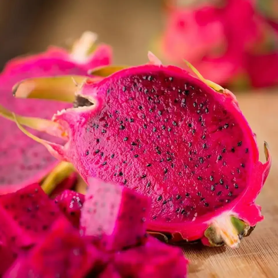 High quality Fresh Dragon fruit Red  Flesh  Dragon Fruit Farm Red fresh Dragon Competitive price and high quality for export