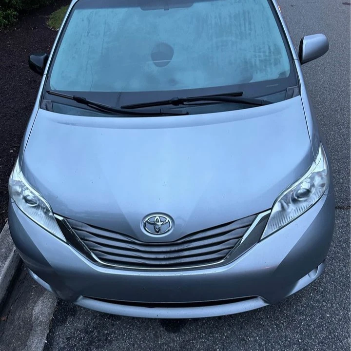 Used 2013 Toyota sienna XLE Minivan