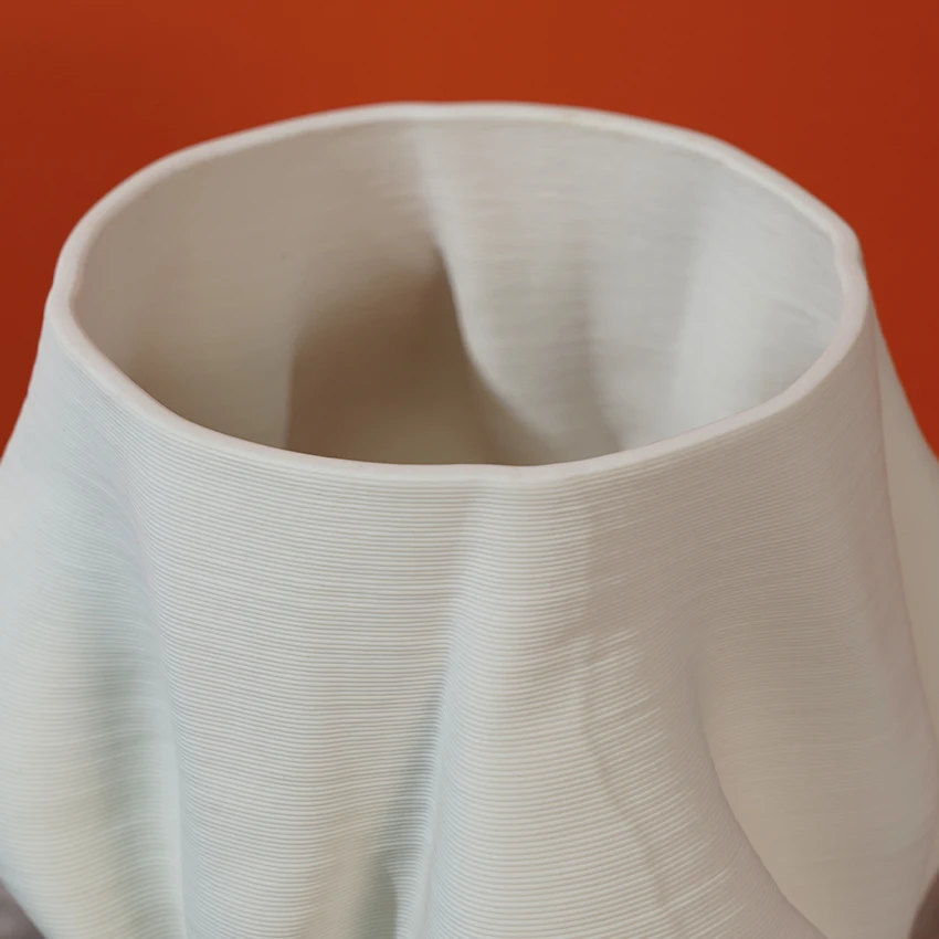 YKL Irregular Art Design 3D Ceramic Craft Vase & Porcelain Modern Beautiful Floor Decor De Vases