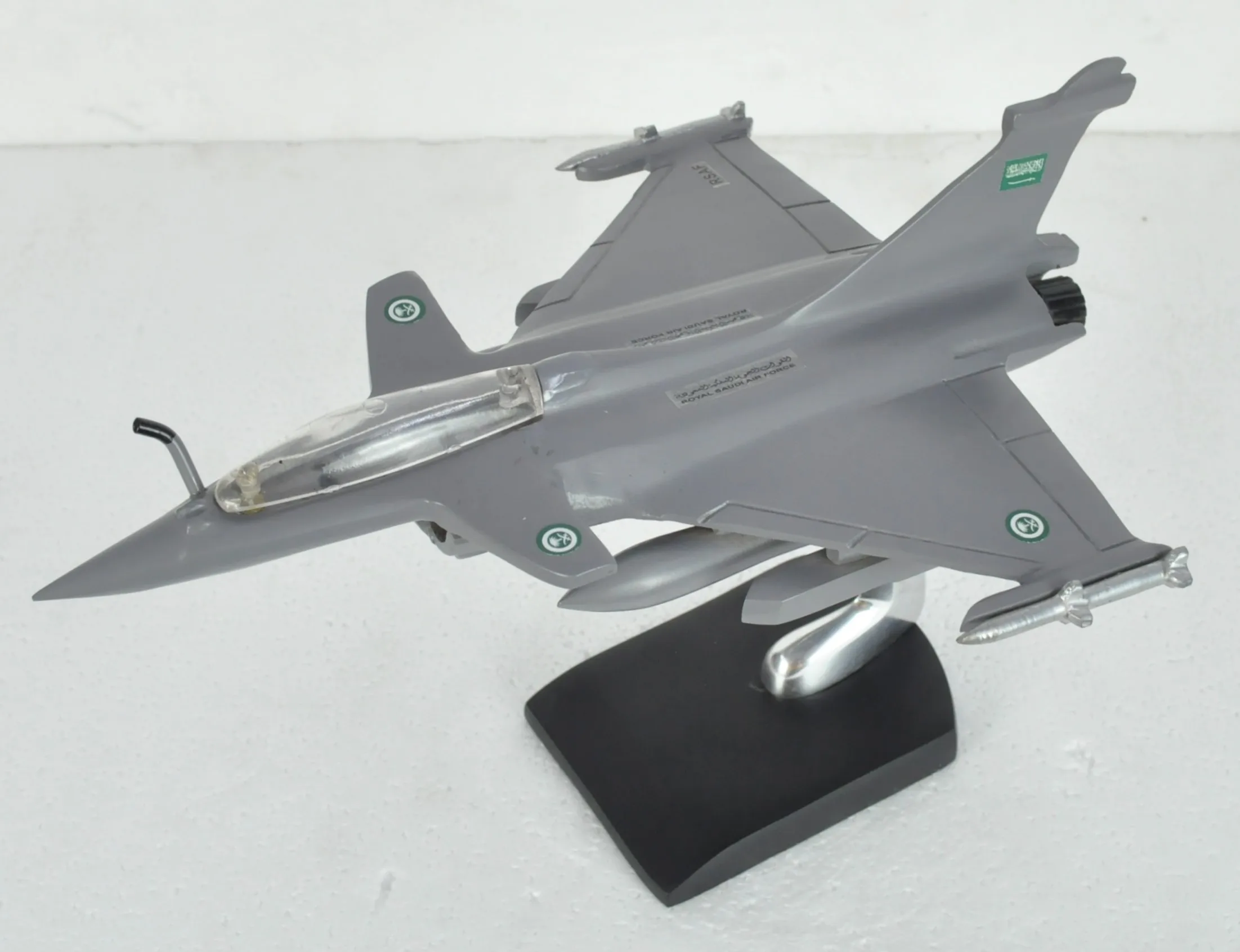 Best Selling Airplane Models Tornado Royal Saudi Airforce Fighter Aircraft Model Powder Coated 8' Inch Green Metal Aluminium