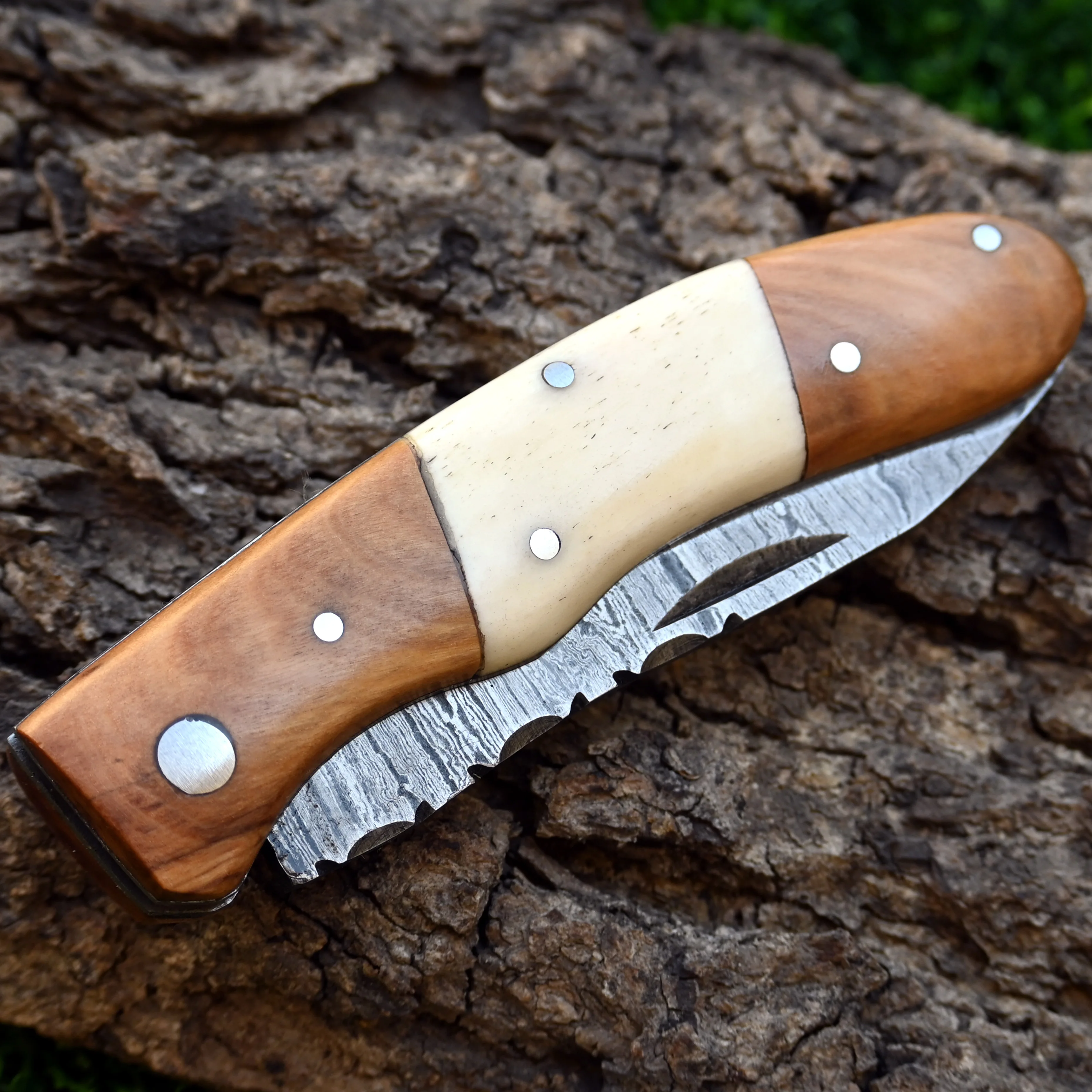 Top High-End Folding Knives Lightweight Black Handle D2 Stainless Steel Camping Pocket Knives