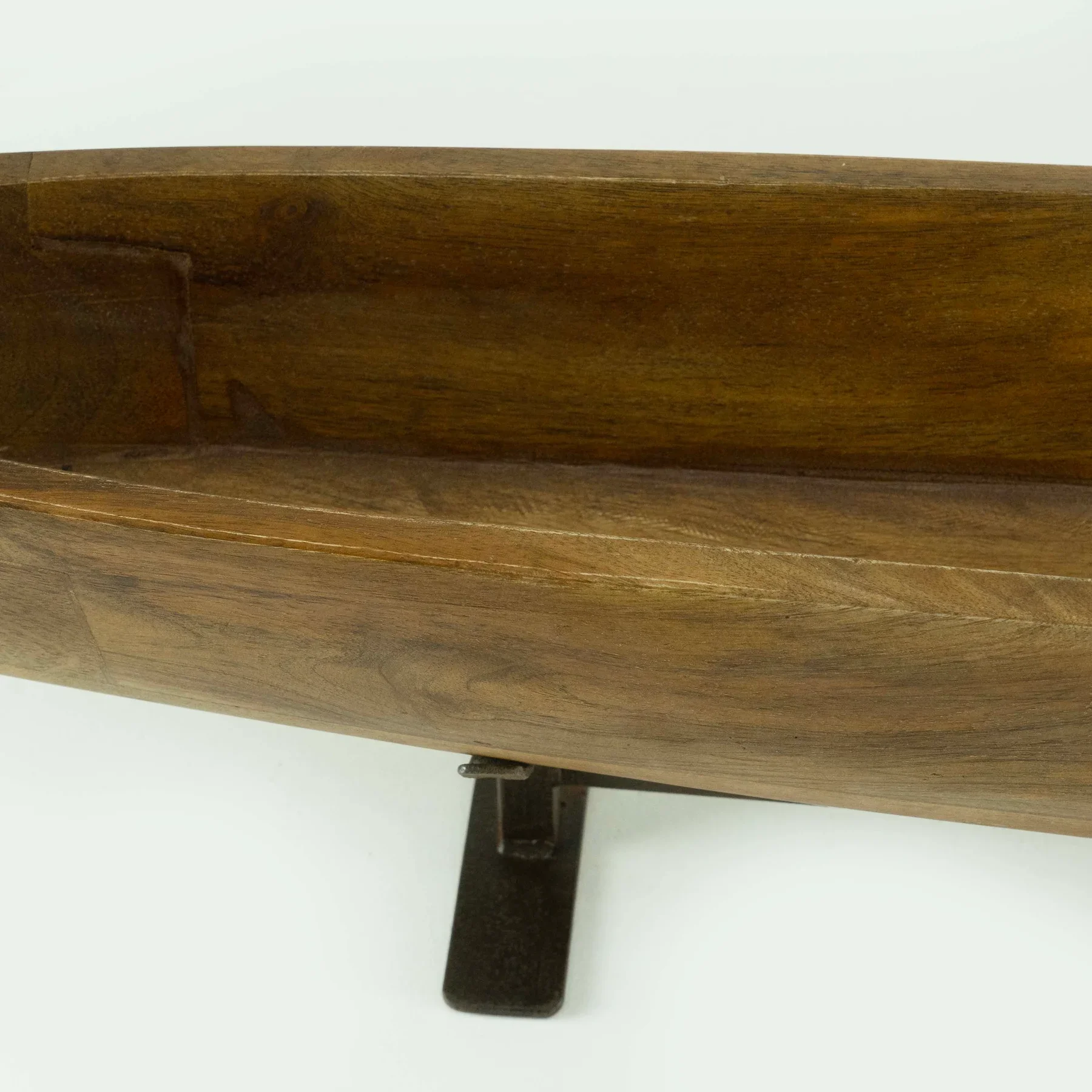 Eco-friendly Modern Wooden Serving Tray Boat Shape with Iron Stand Natural Mango Wood Color for Living Room Kitchen Bedroom