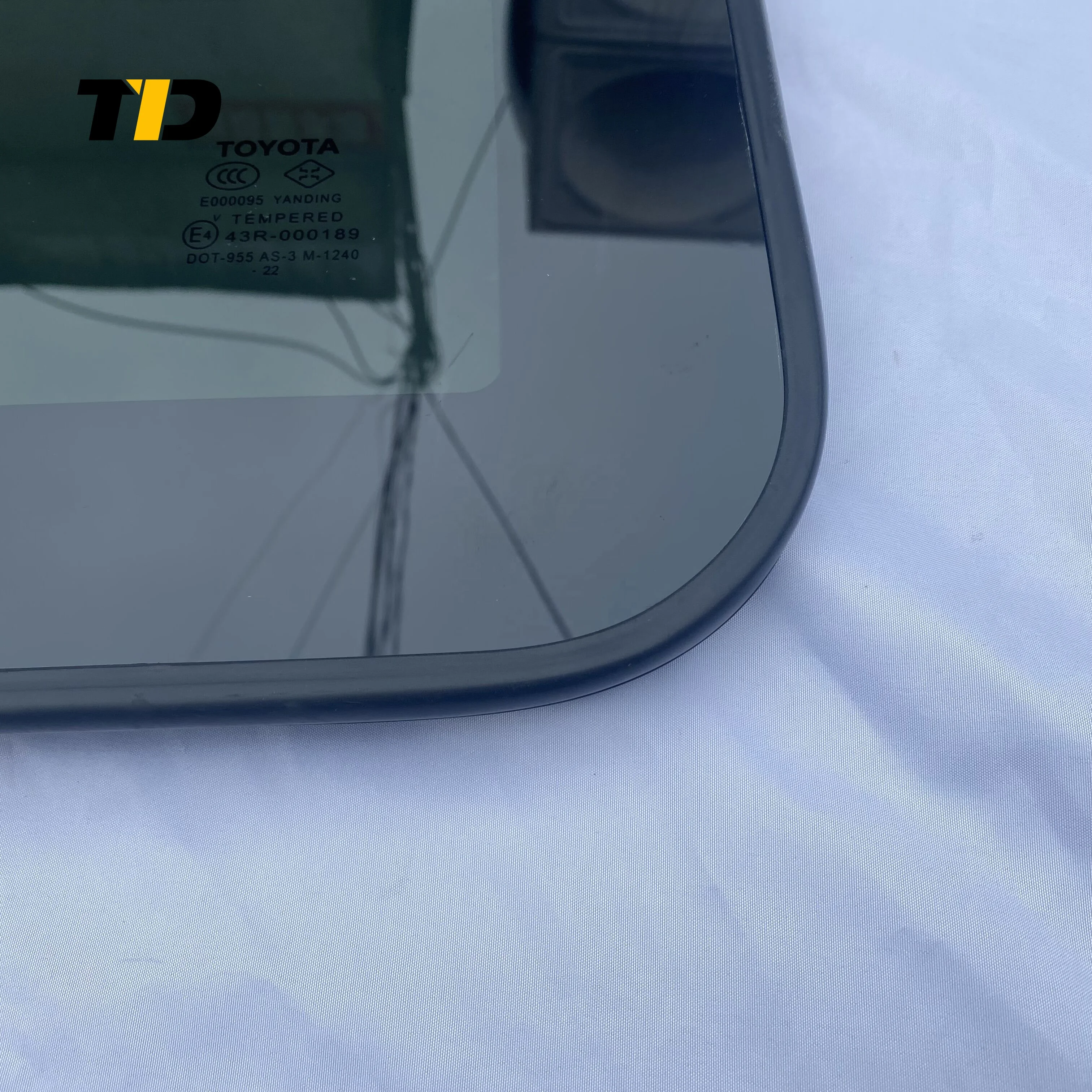 63201-60090 63201-60091 Glass Sub Assembly Slid for Toyota Land Cruiser 63201-60131 63201-60132