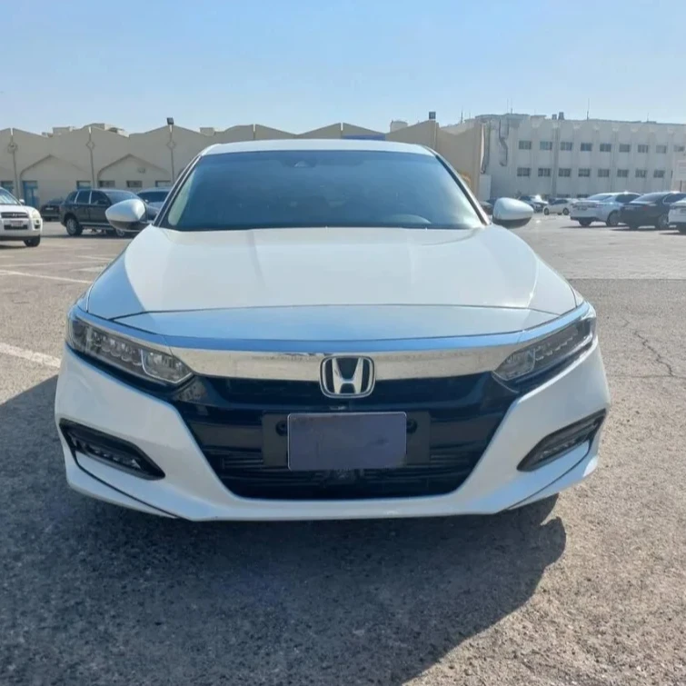 Подержанный Honda Accord 2021 года 1.5 л темный салон с кожаными сиденьями передний привод левый руль бензин R16