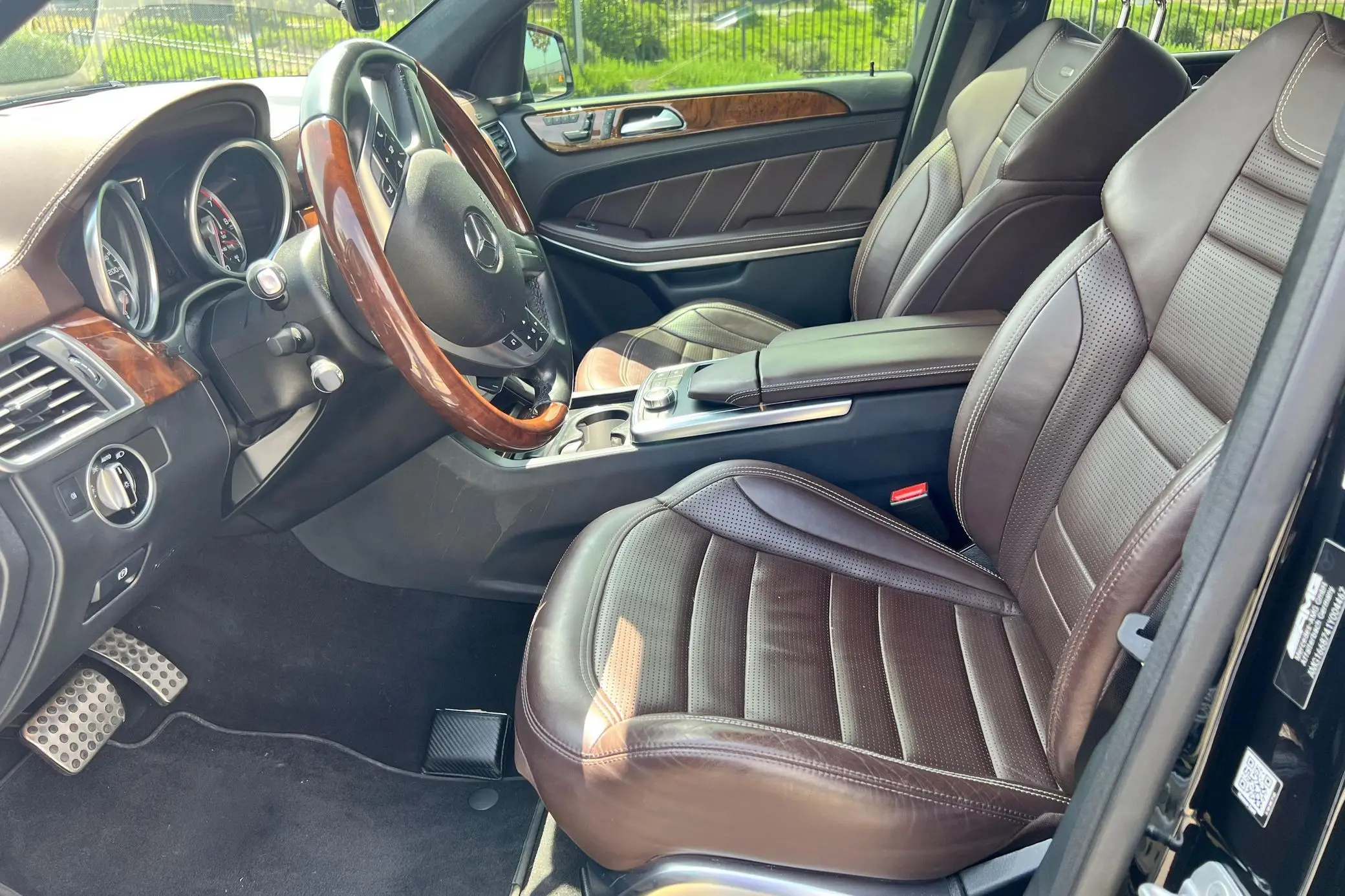 2015 MercedesBenz GL63 AMG 550 hp Twin Turbo V8, AWD, Designo Auburn Brown Interior, California Owned