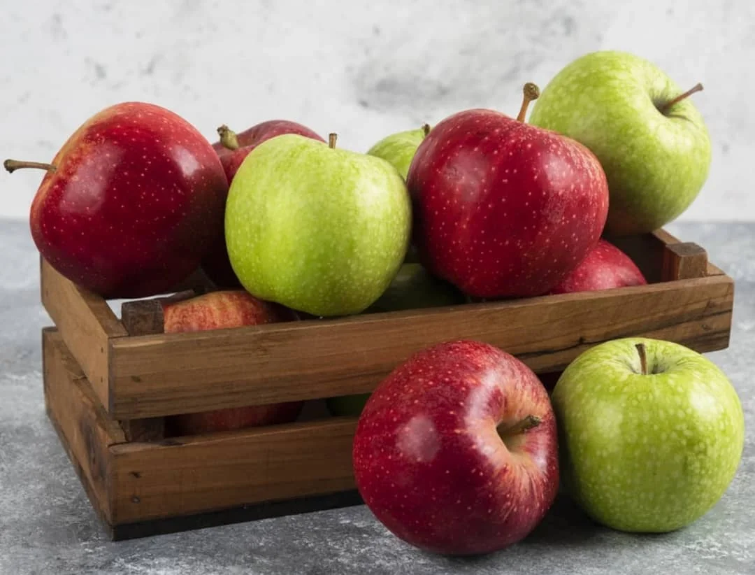 fresh royal gala apples from fresh fruits farms