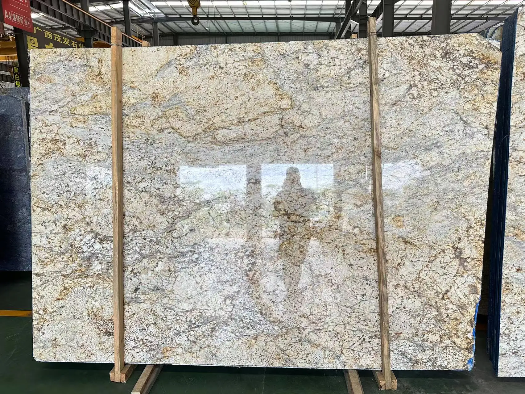 Best Selling Gold Granite Tiles Polished Natural Granite Stone Granite Countertop For Table