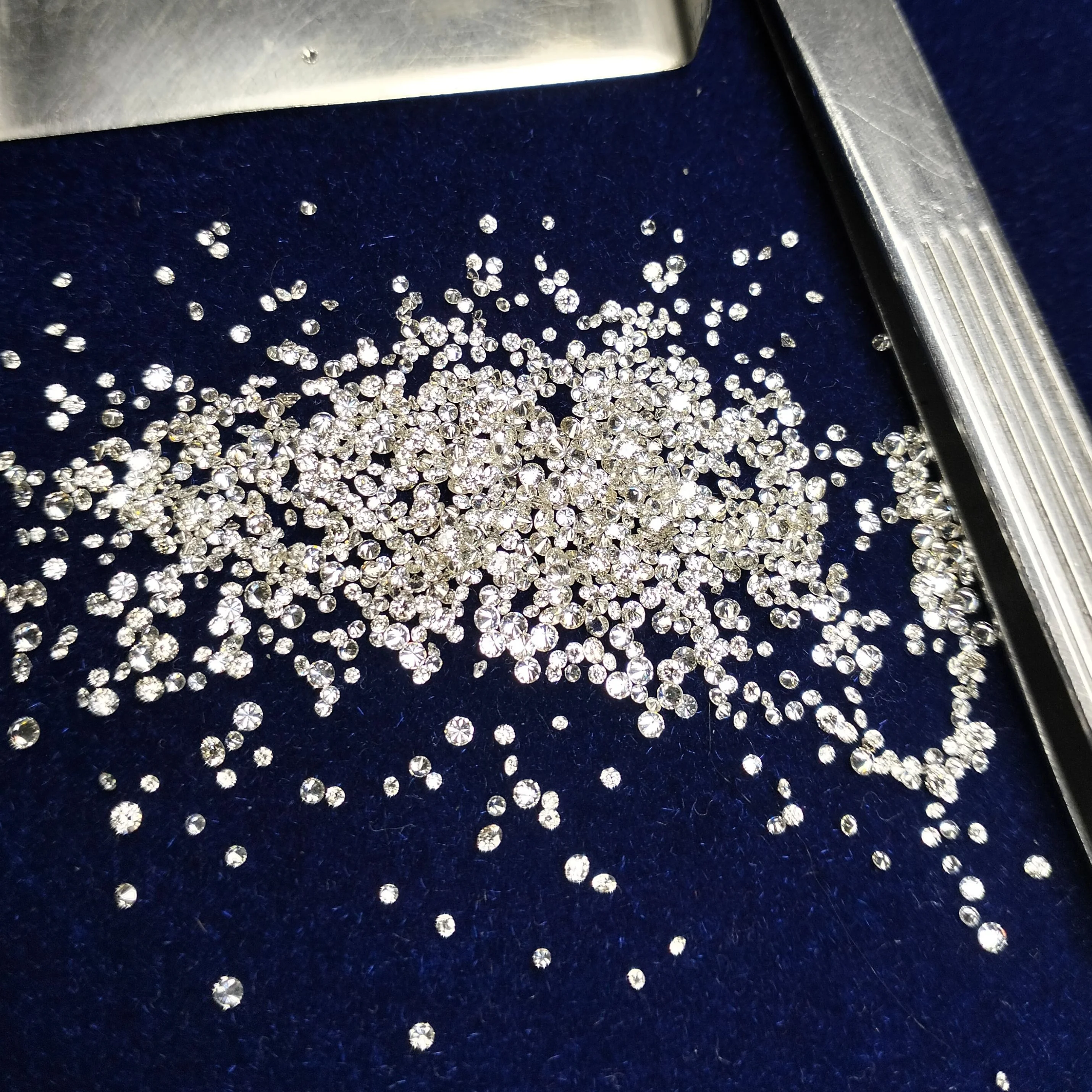 Wholesale Round Brilliant Cut VVS-GH Clarity Colour Natural Loose Diamonds in Sizes 0.80mm to 1.25mm Available