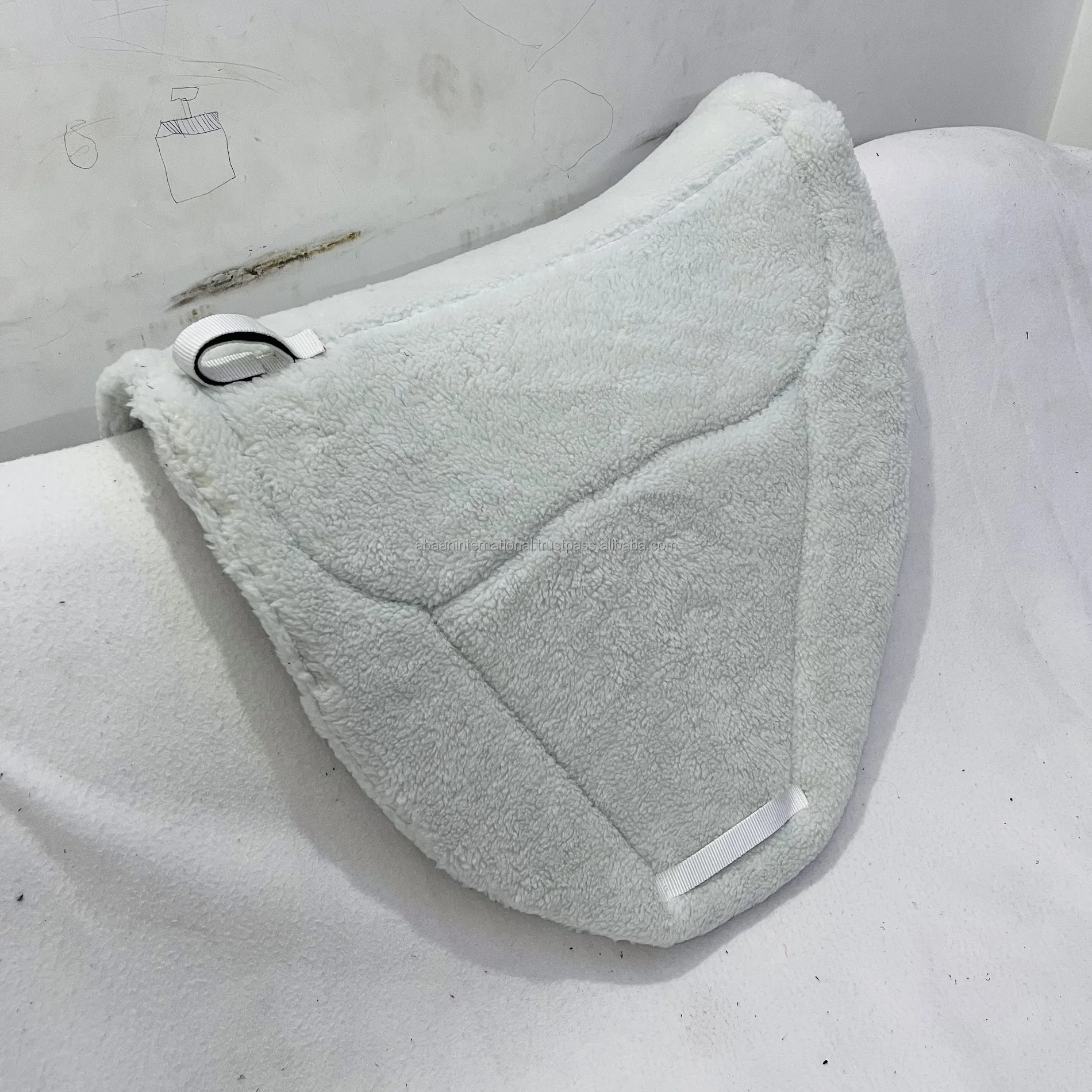 MODIFIED FULL FLEECE SADDLE PAD FOR HORSE WITH FLEECE LINING CLEAN & STRONG STITCHING LOW PRICE OEM LOGO COLOR EMBROIDERY 2024