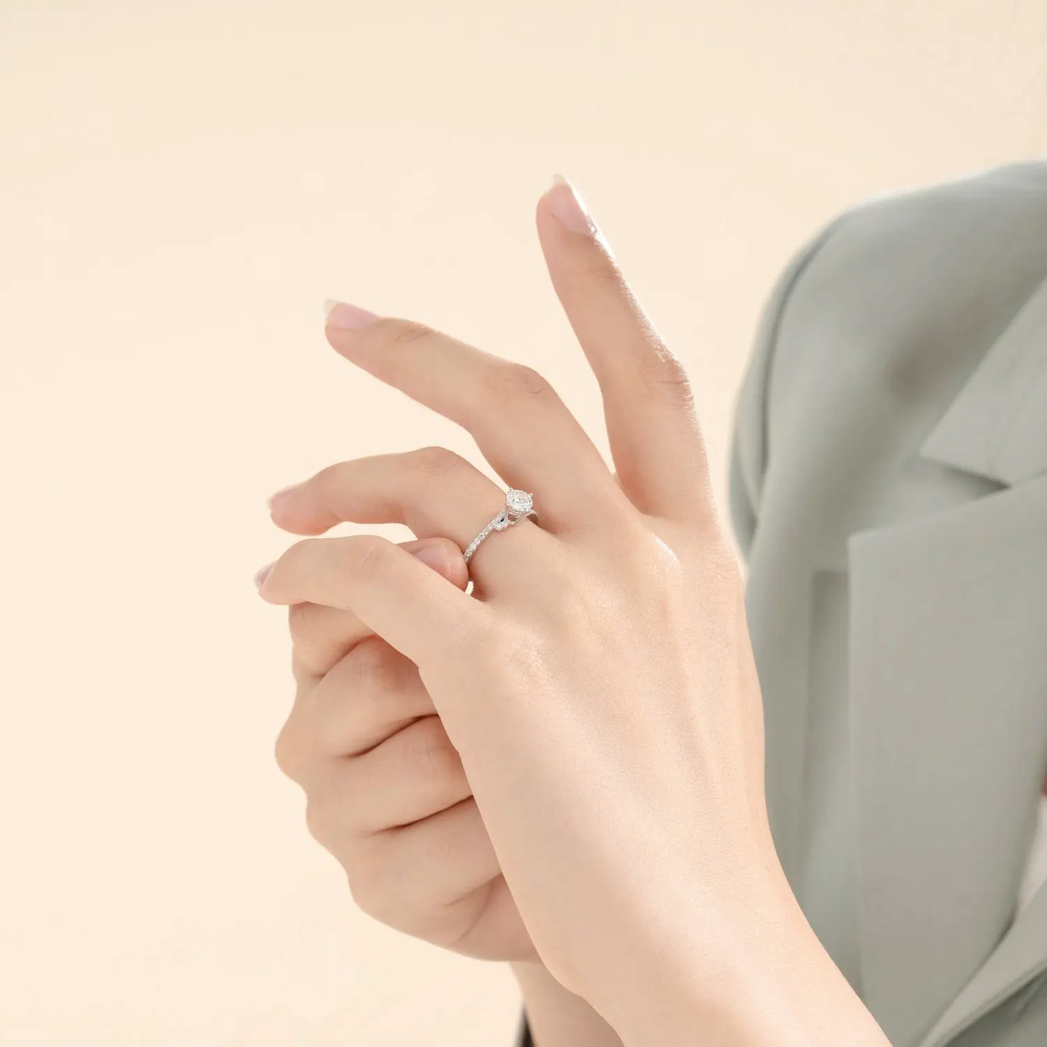 10K 14K 18K White Gold 5.0mm Moissanite Diamond Ring 4 Prongs Setting Stone Engagement Ring Real Gold Ring Made in Vietnam