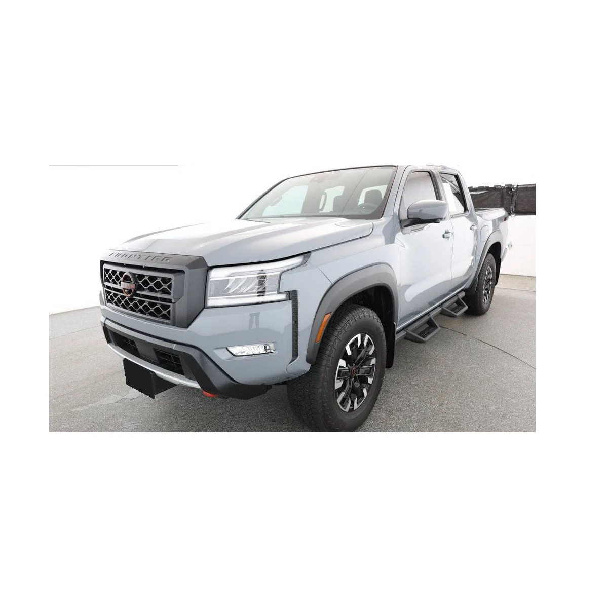 Fairly Used 2023 Nissans Frontier 4x4 PRO-4X 4dr Crew Cab 100% Accident Free comes with 1 year warranty