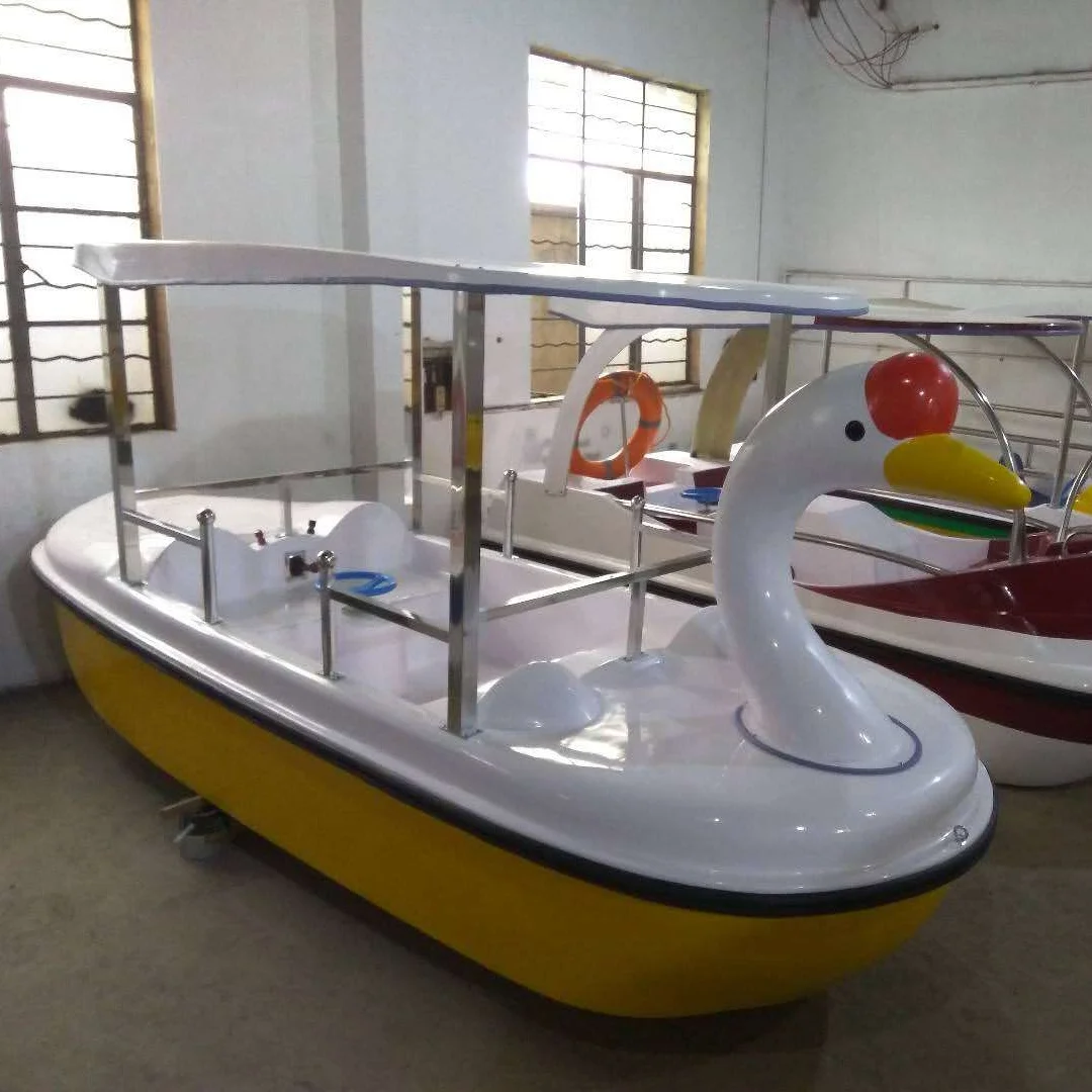 New arrival cartoon colorful water park equipment for 4 people electric swan boat
