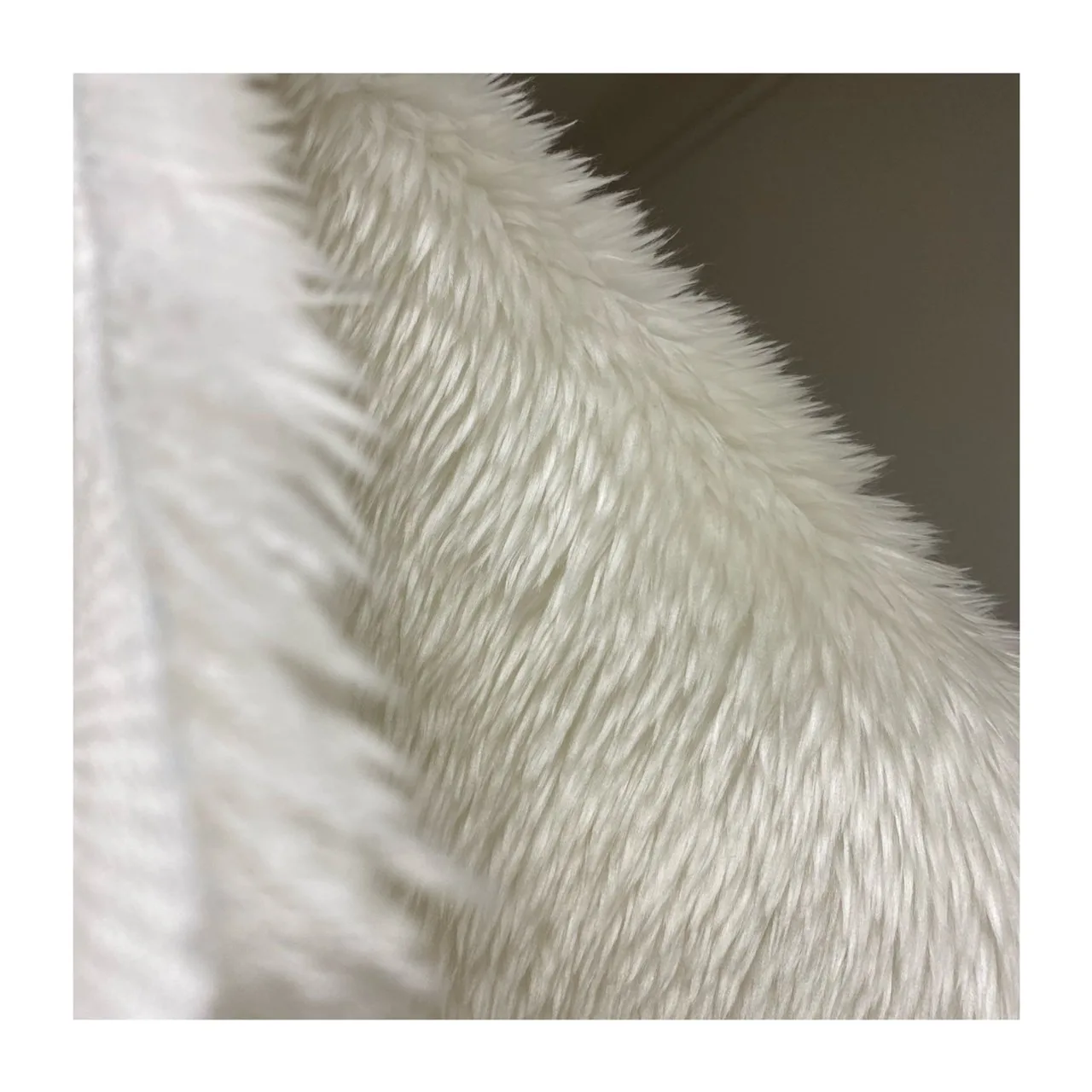 Faux Fur Fabric White Color 100% Acrylic Long Plush 20/25mm Super Soft Comfortable Modern Style for Plush Toy Garment
