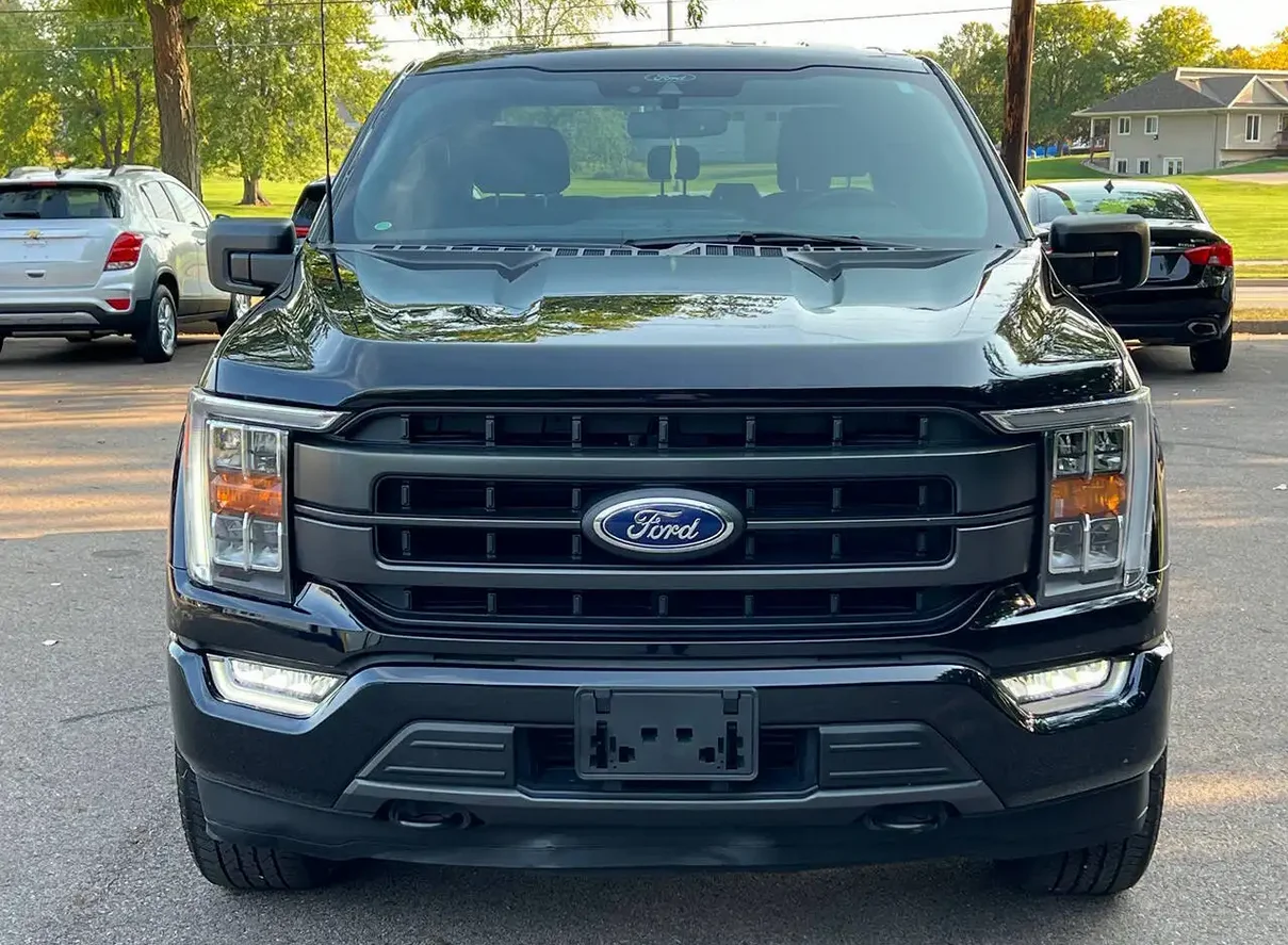 Довольно Подержанный 2021 Ford F-150 XLT 4x4 4dr автоматический супер-Экипаж 5 готов к работе