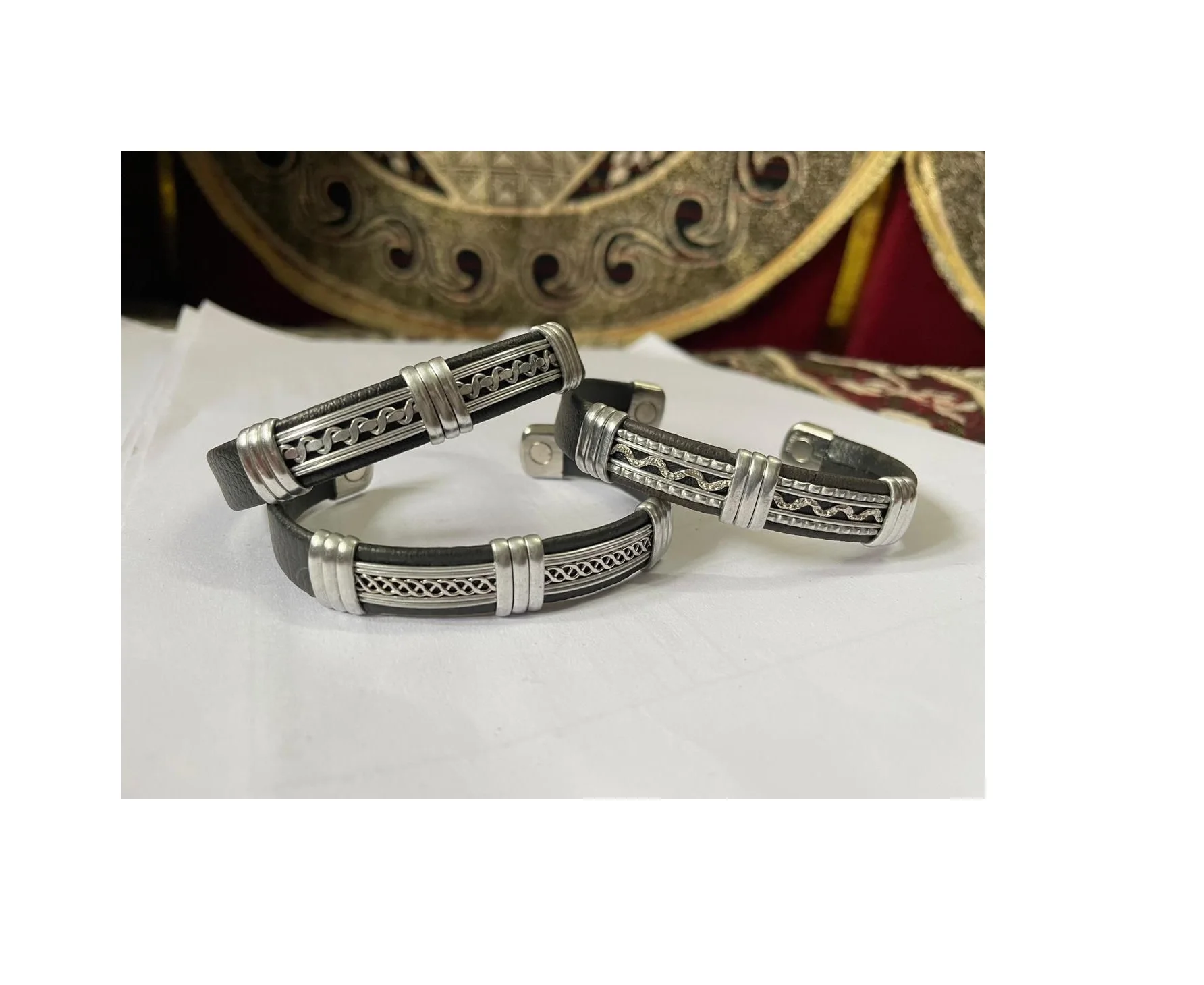 Black and Silver Stainless Iron Metal bangles fashion jewelry for woman and man use bangle cheap price from India