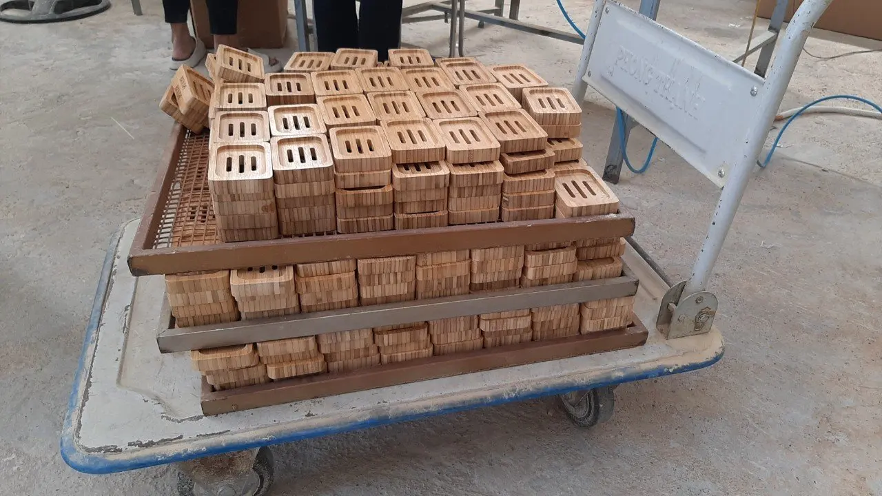 2023 Bathroom Bamboo soap dish with drain for home spa and body wellness Wood Soap Holder Bath Soap Tray Custom LogoSoap Holder