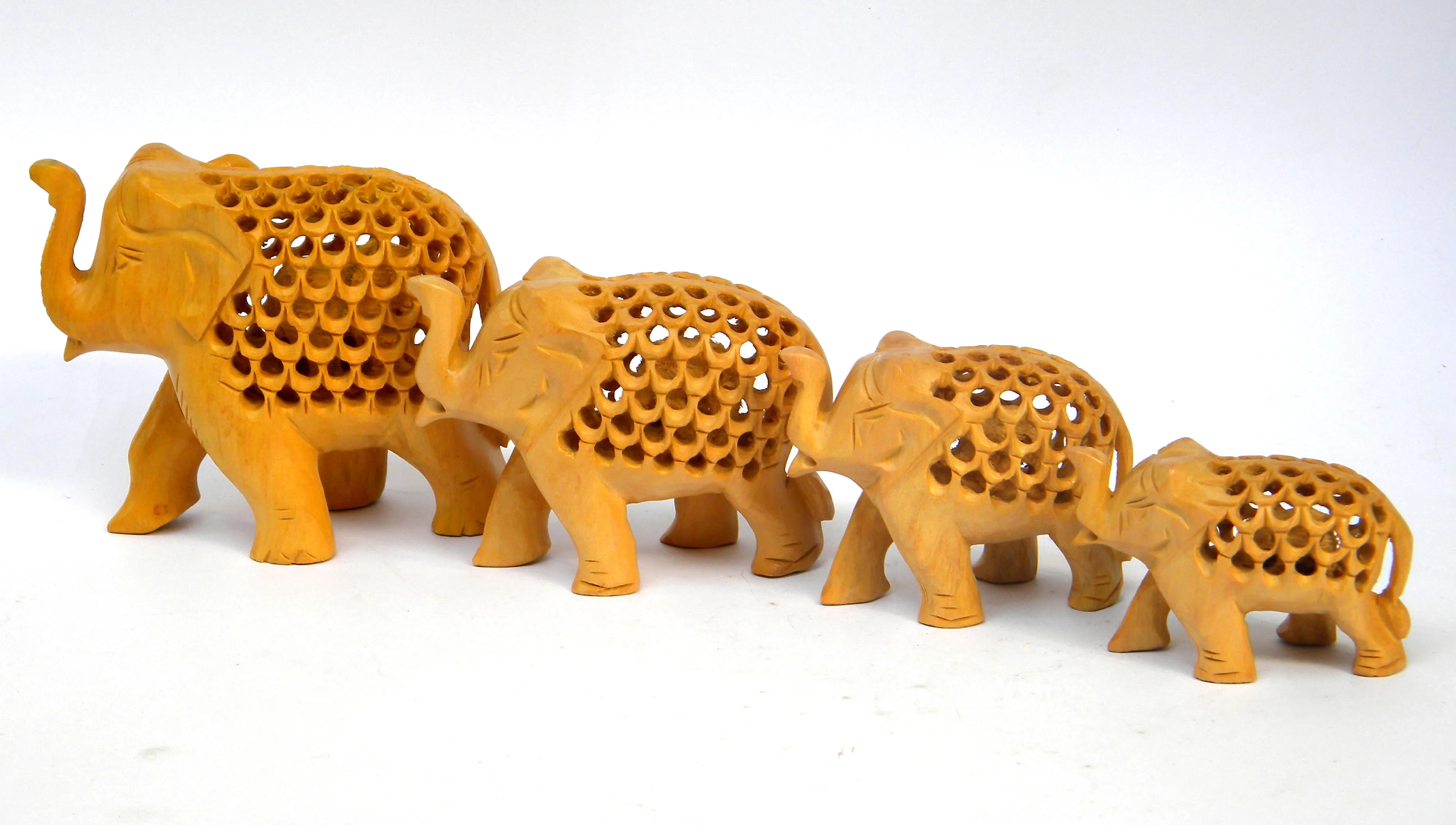 Fine Carving Different Sizes Wooden Elephant Set Trunk Down 4 pcs set Under Cut Design with Baby Elephant Inside Tummy