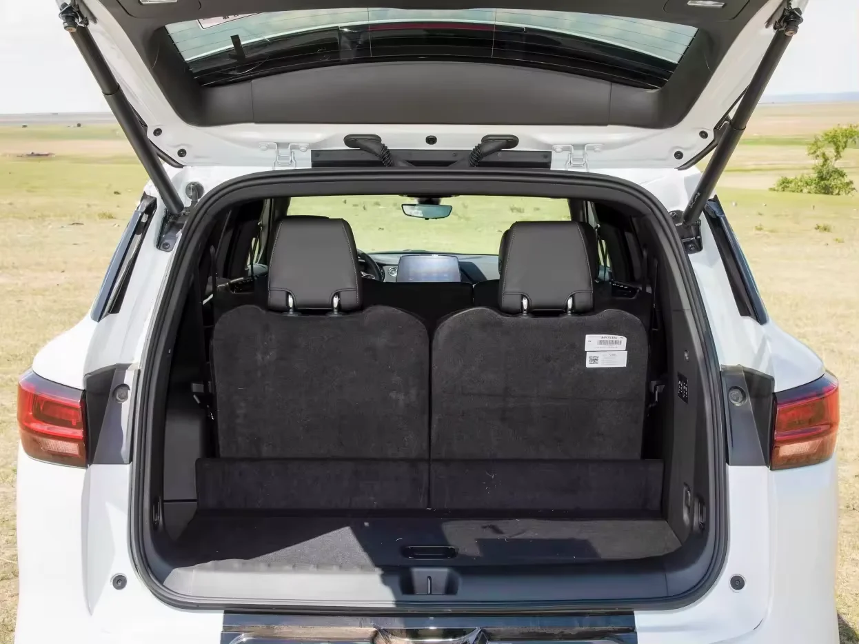 The Best-Selling Shanghai GM Chevrolet Trailblazer 2023 Mild Hybrid 605T RS Twin-Clutch 4WD Engine Version 2.0 Medium Large SUV