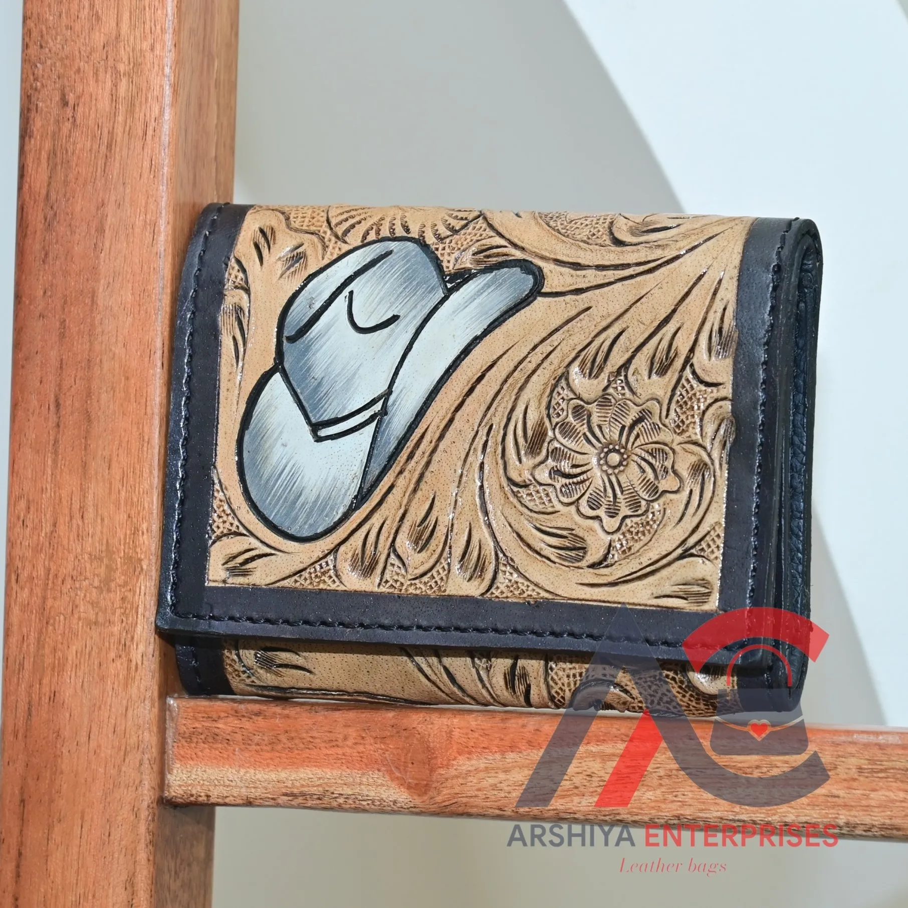 New Arrival Unique Engraved Leather Wallet Hand Carved Men Leather Tri Fold Wallet Personalized Hand Tooled Fancy Leather Purse