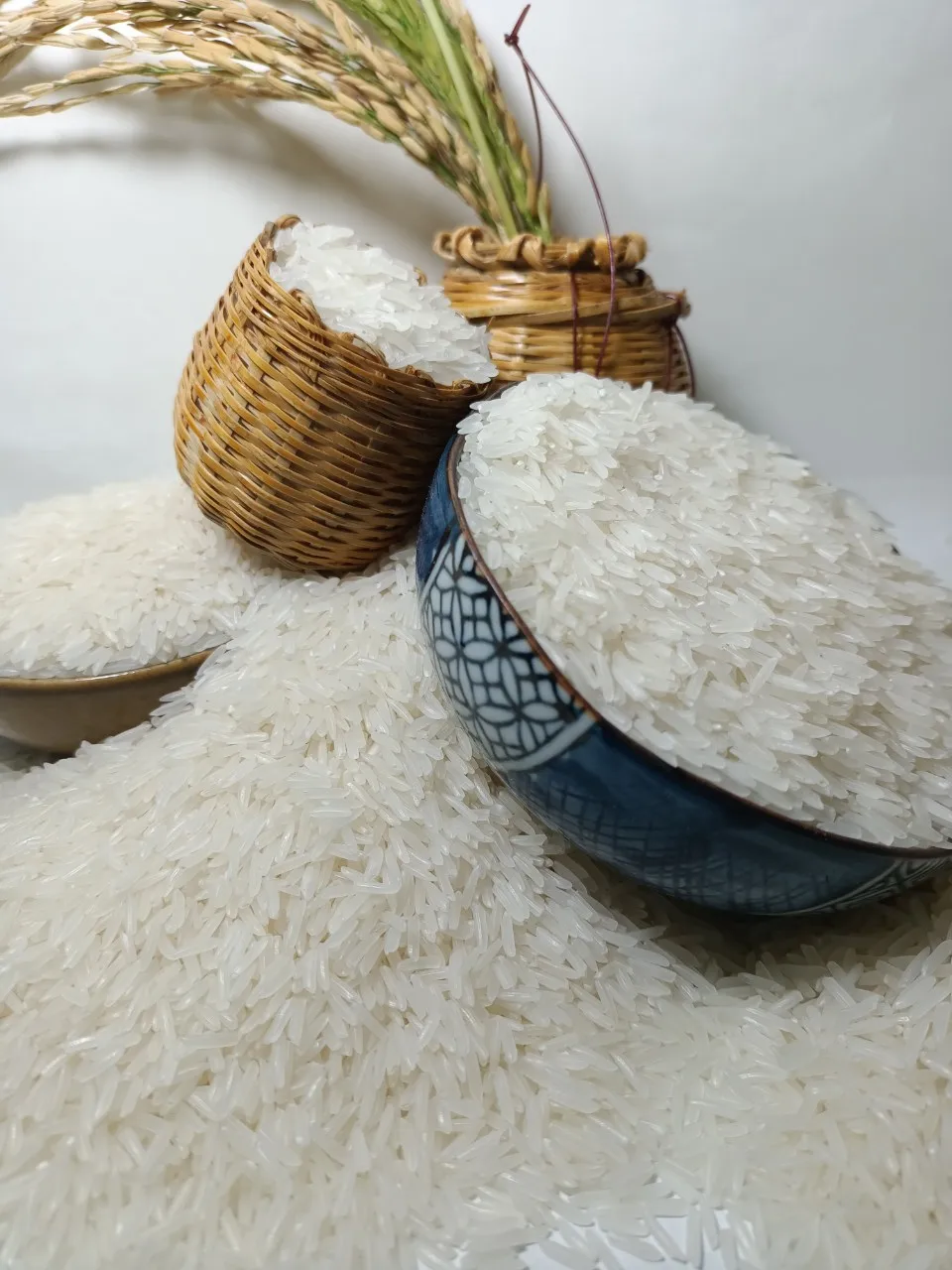 Seven Rice Mountain Vietnam Rice St25 Plus 17  Max Soft White Dried Rice Fresh Grain ISO 22000 HACCP GMP Certification