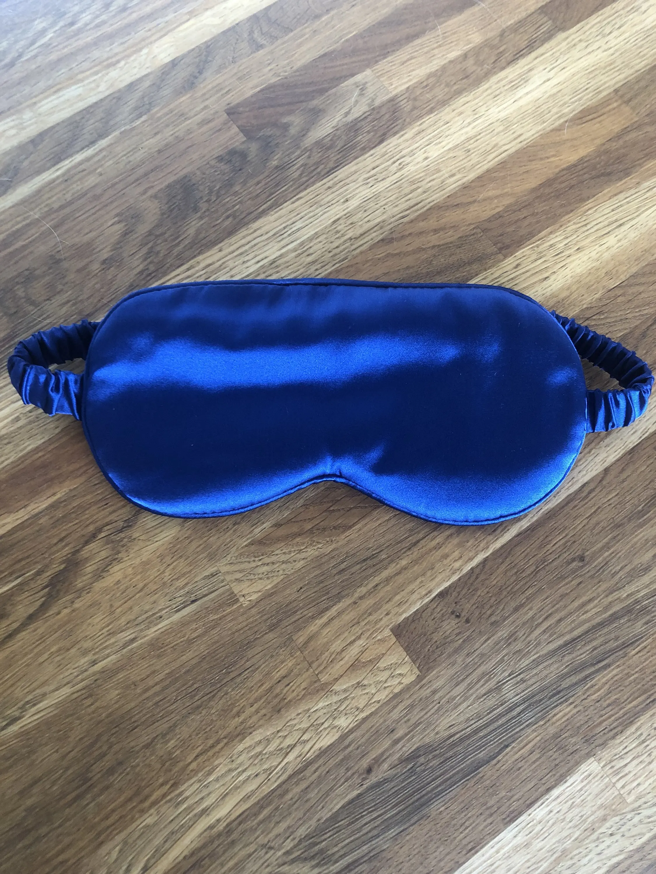 Luxury 100% mulberry silk 22 momme pillowcase, eye mask and scrunchy gift set. Gifts she will love. Skin friendly. Blue